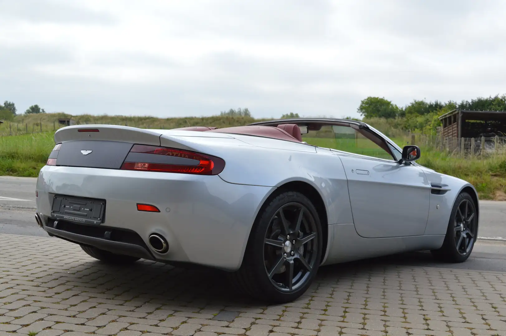 Aston Martin V8 Vantage roadster 4.3i 385 ch 1 MAIN Plateado - 2