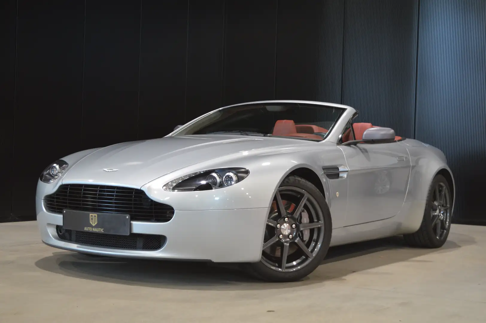 Aston Martin V8 Vantage roadster 4.3i 385 ch 1 MAIN Plateado - 1