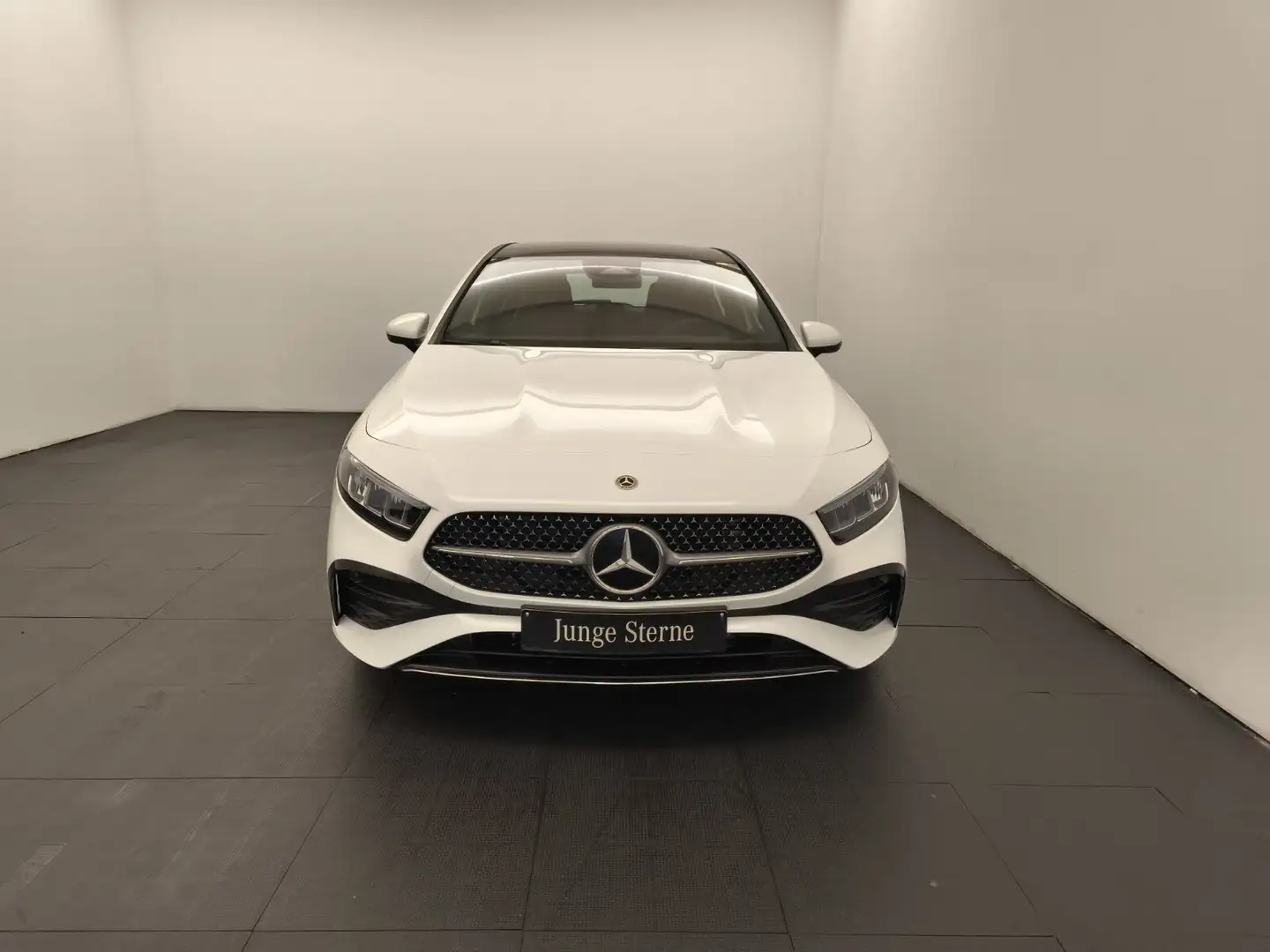Mercedes-Benz A 200 A 200 AMG Premium Pano Smartphone Integration Navi Weiß - 2