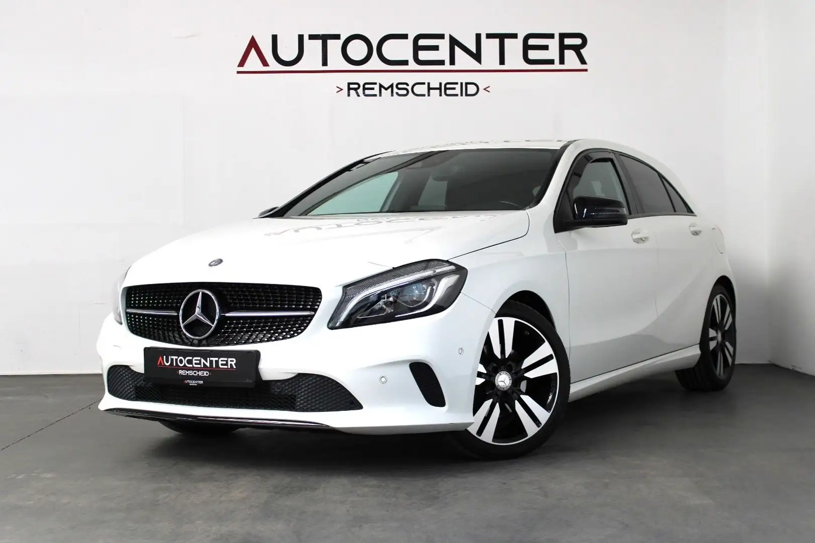 Mercedes-Benz A 200 DCT Aut. Urban Night-Paket Navi Kamera PDC Blanc - 1