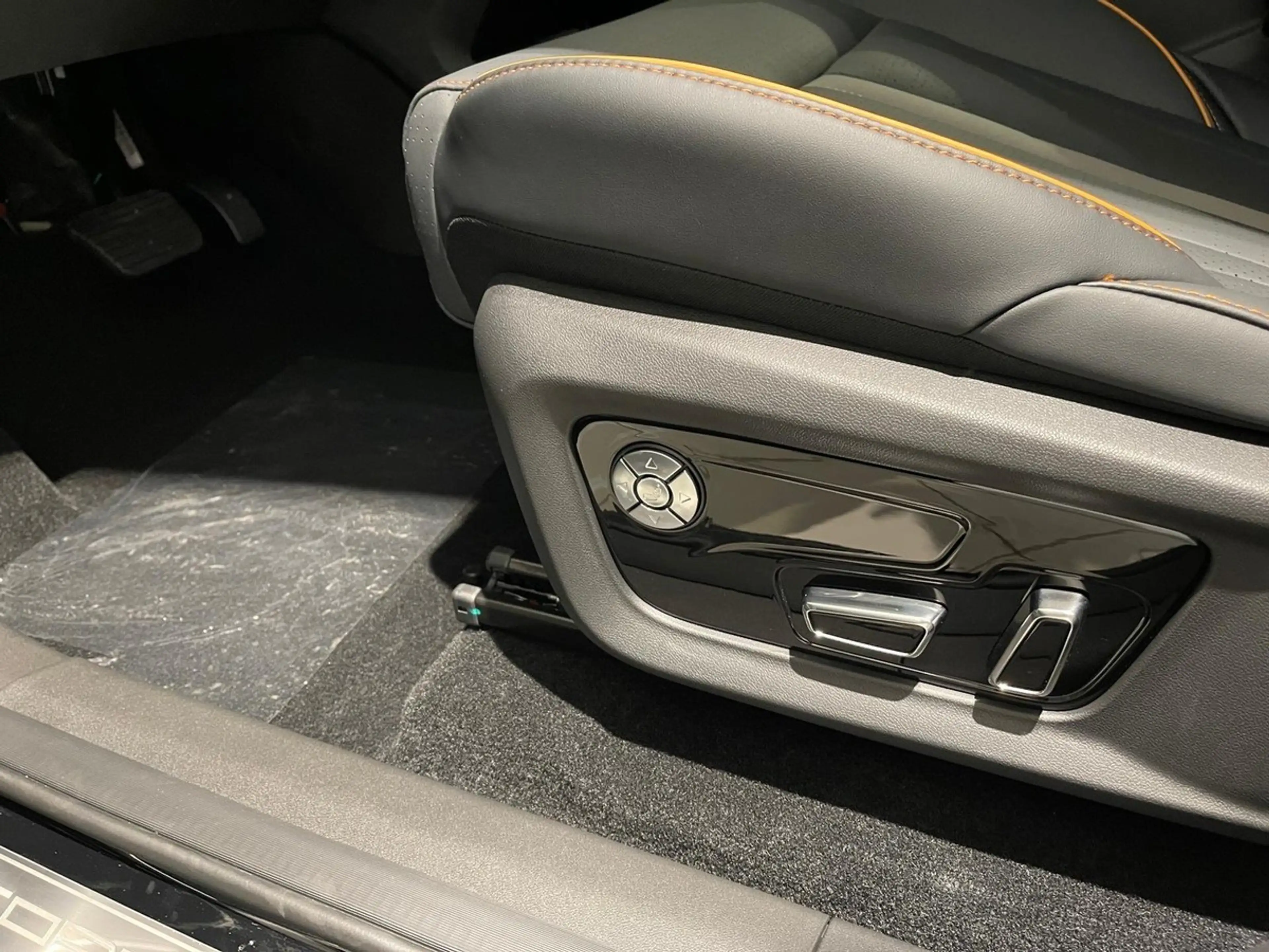 DFM Forthing 4 U-Tour Noble 1.5 GDI 7DCT — photo 14