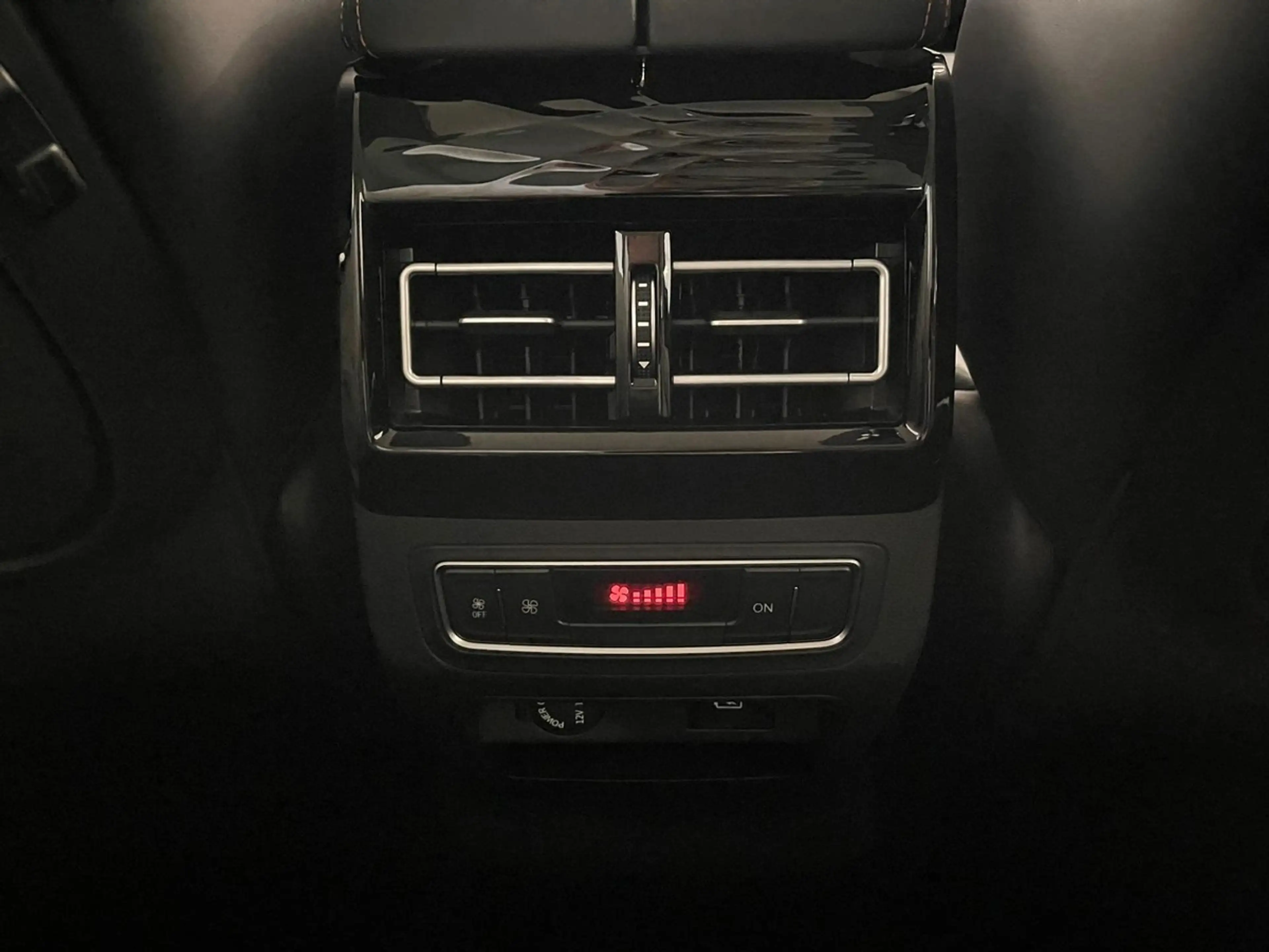 DFM Forthing 4 U-Tour Noble 1.5 GDI 7DCT — photo 13