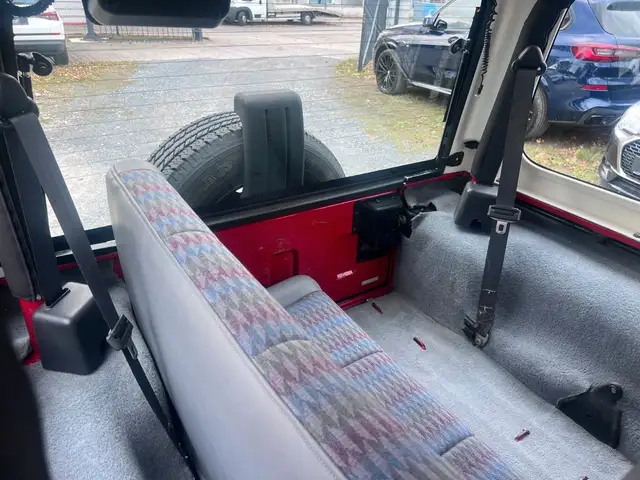 Jeep Wrangler view 11