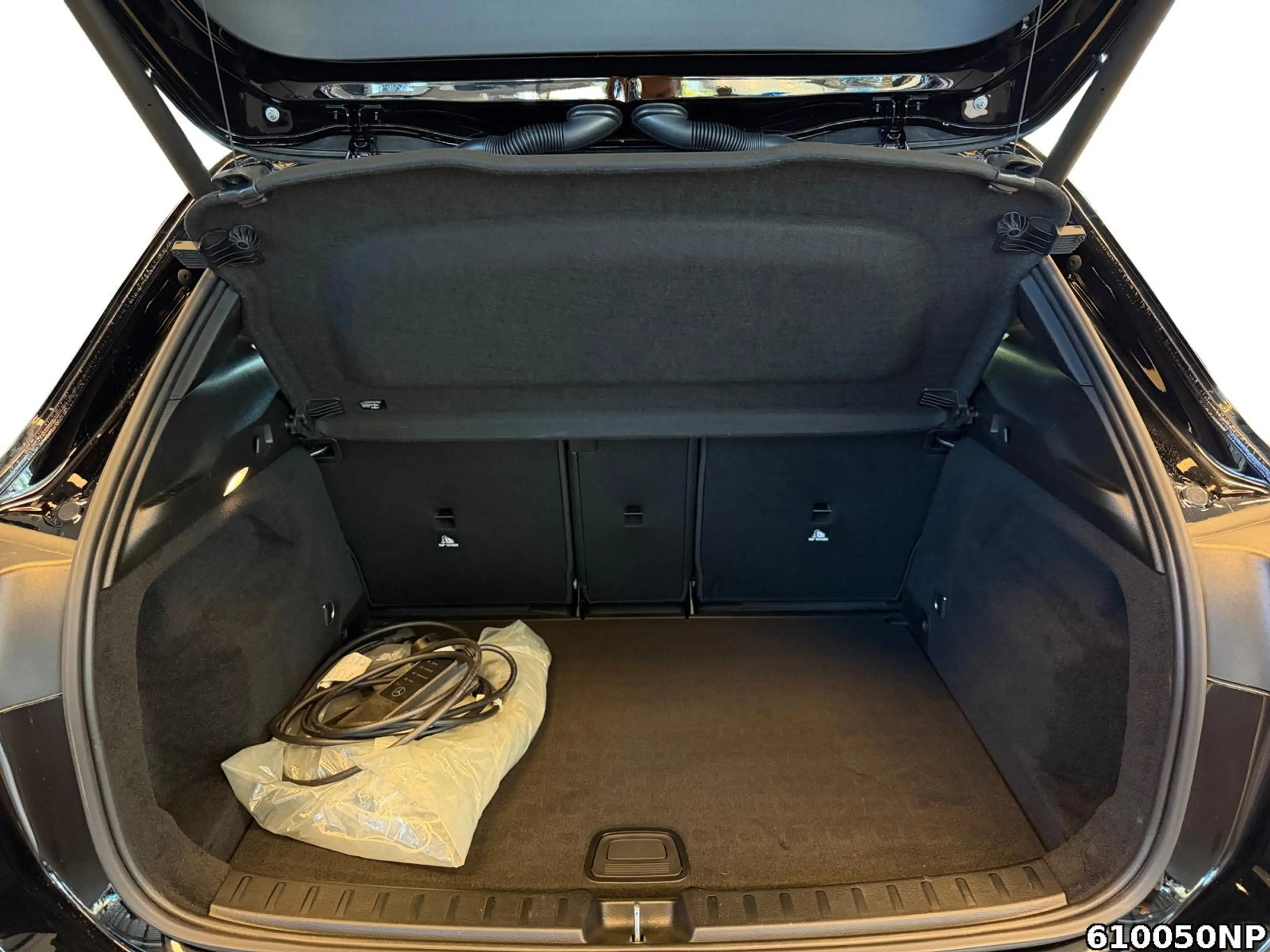 Mercedes-Benz GLA 250 e AMG Line Night Distronic 360° Memory — photo 6