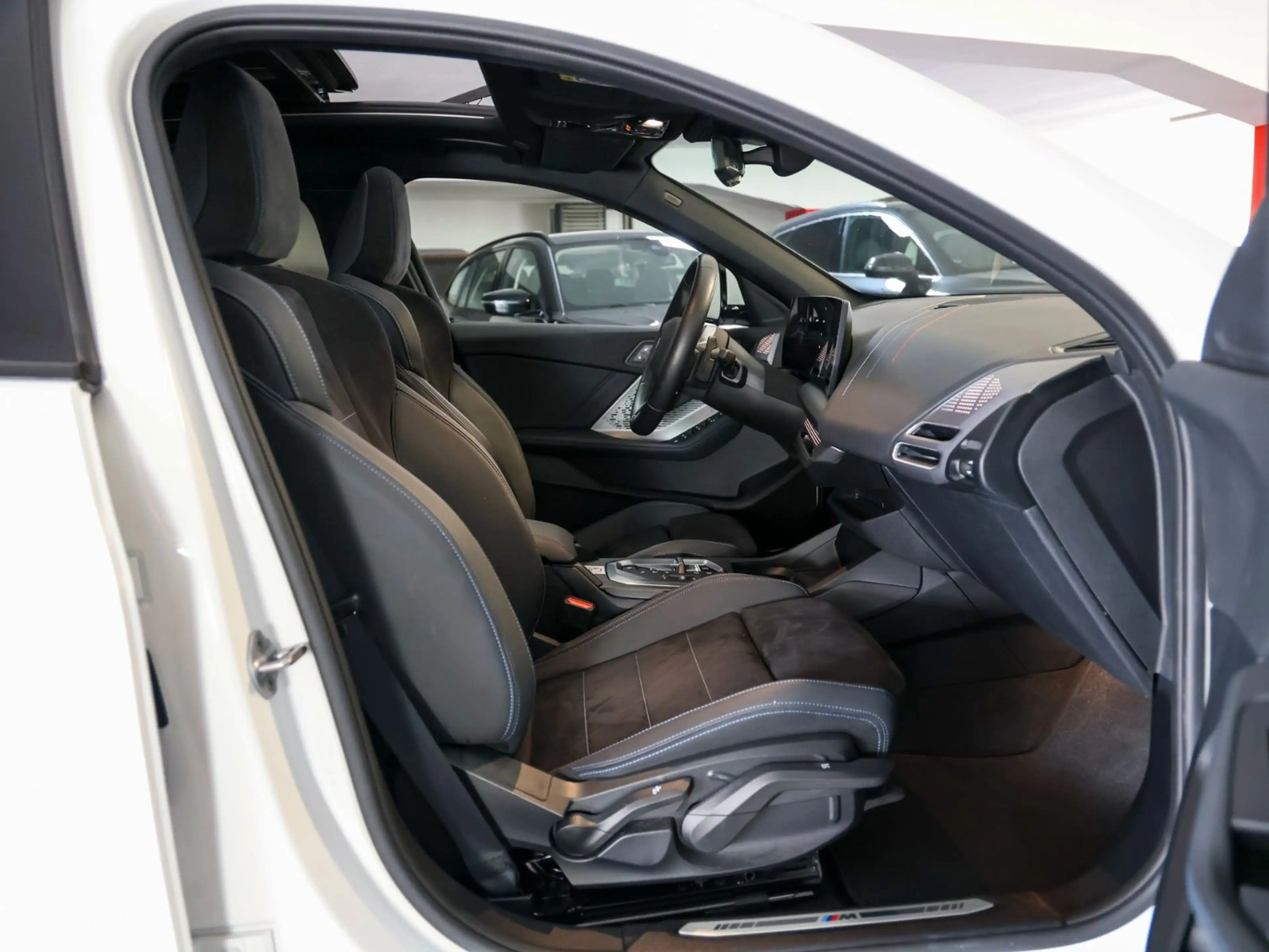 BMW 118 d M SPORT *LED-PANO-ACC-ADAPTIVESYSTEME* — photo 7