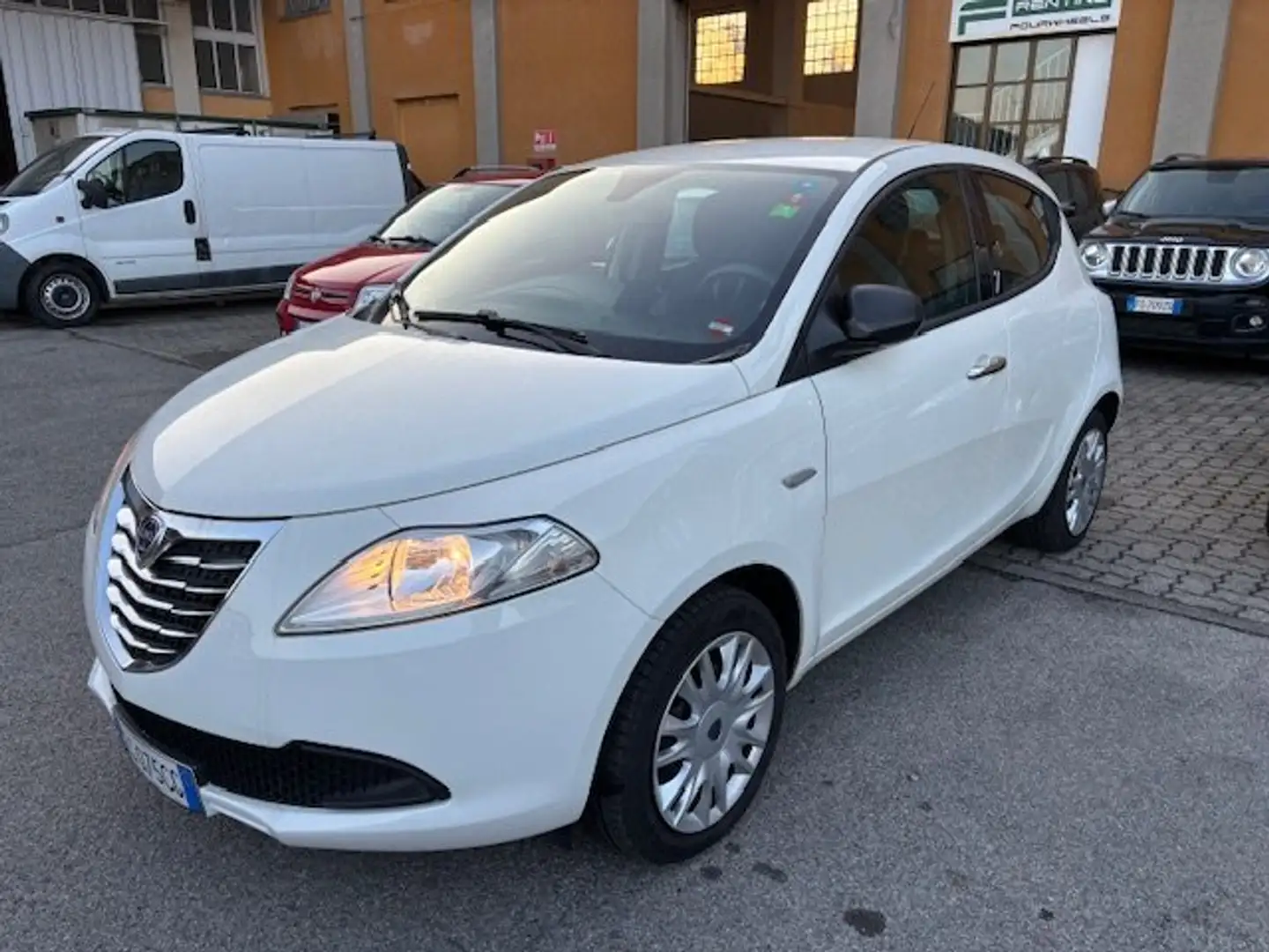 Lancia Ypsilon Ypsilon 1.2 8v Silver 69cv-ok neopatentati- Bianco - 1