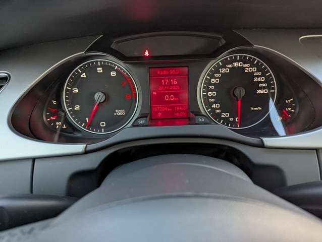 2011 Audi A4 4dr Sdn Auto quattro 2.0T Premium thumb 17