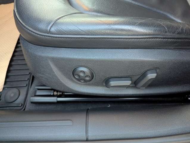 2011 Audi A4 4dr Sdn Auto quattro 2.0T Premium thumb 16
