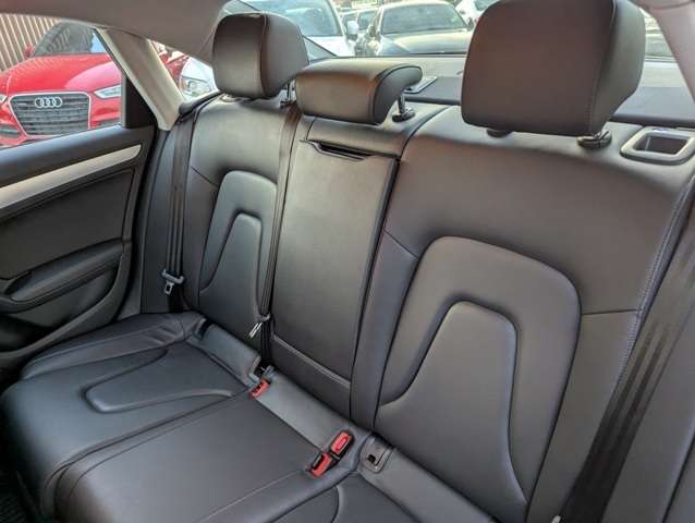 2011 Audi A4 4dr Sdn Auto quattro 2.0T Premium thumb 14