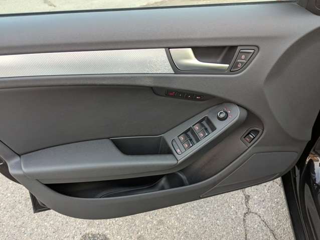 2011 Audi A4 4dr Sdn Auto quattro 2.0T Premium thumb 15