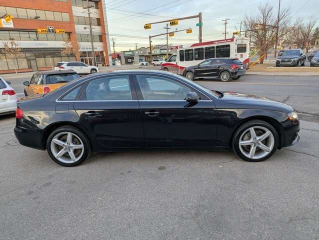 2011 Audi A4 4dr Sdn Auto quattro 2.0T Premium thumb 7