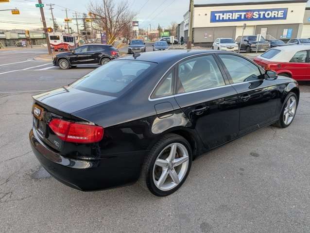 2011 Audi A4 4dr Sdn Auto quattro 2.0T Premium alt 5