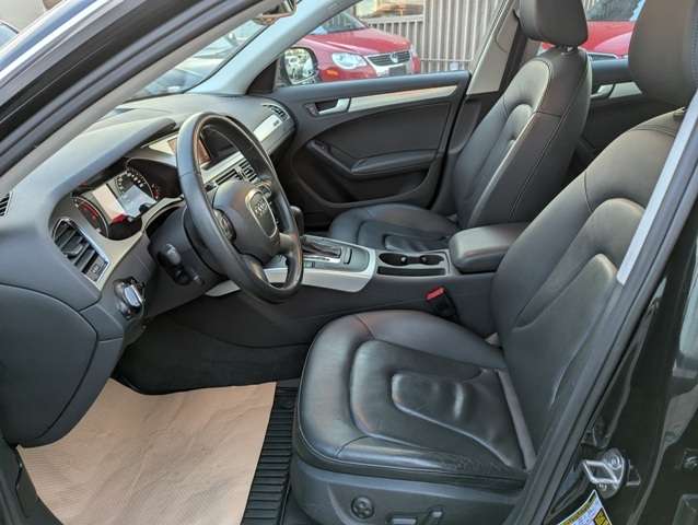 2011 Audi A4 4dr Sdn Auto quattro 2.0T Premium thumb 11