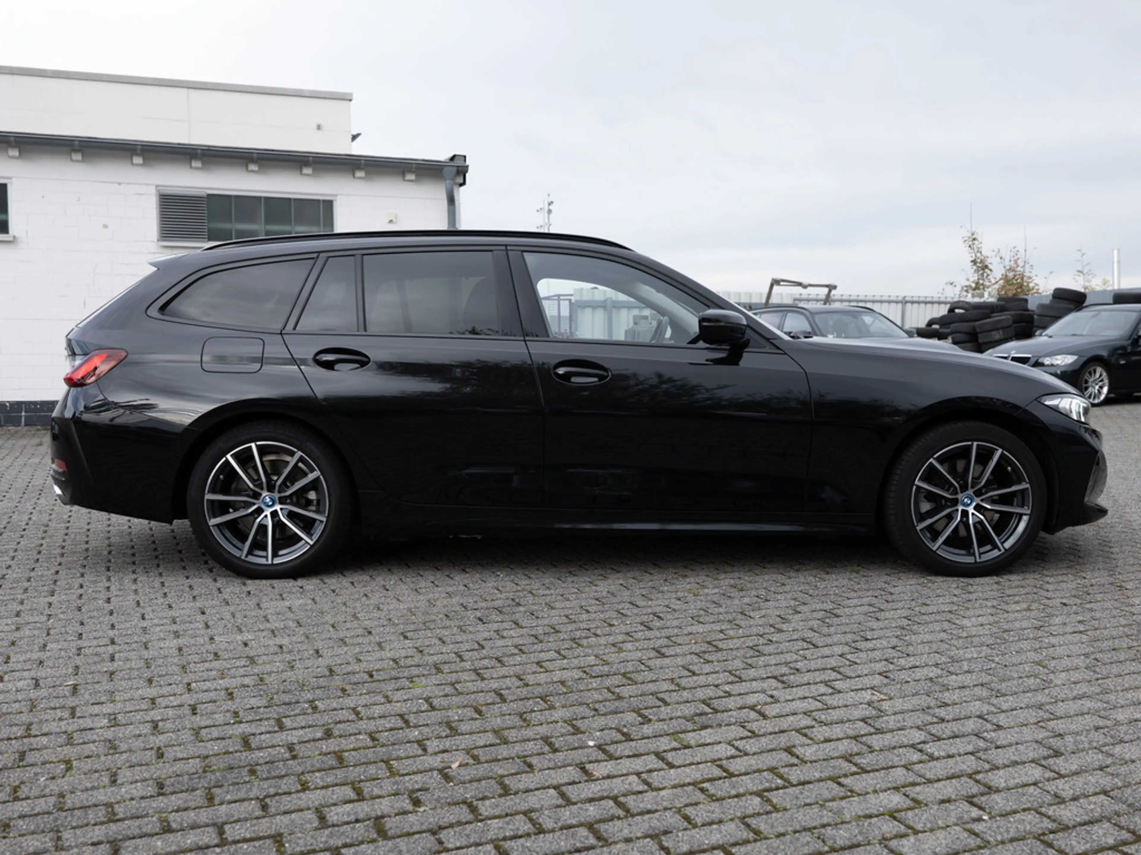 BMW 330 e Touring xDrive FACEL. AHK LED ACC NAVI — photo 6