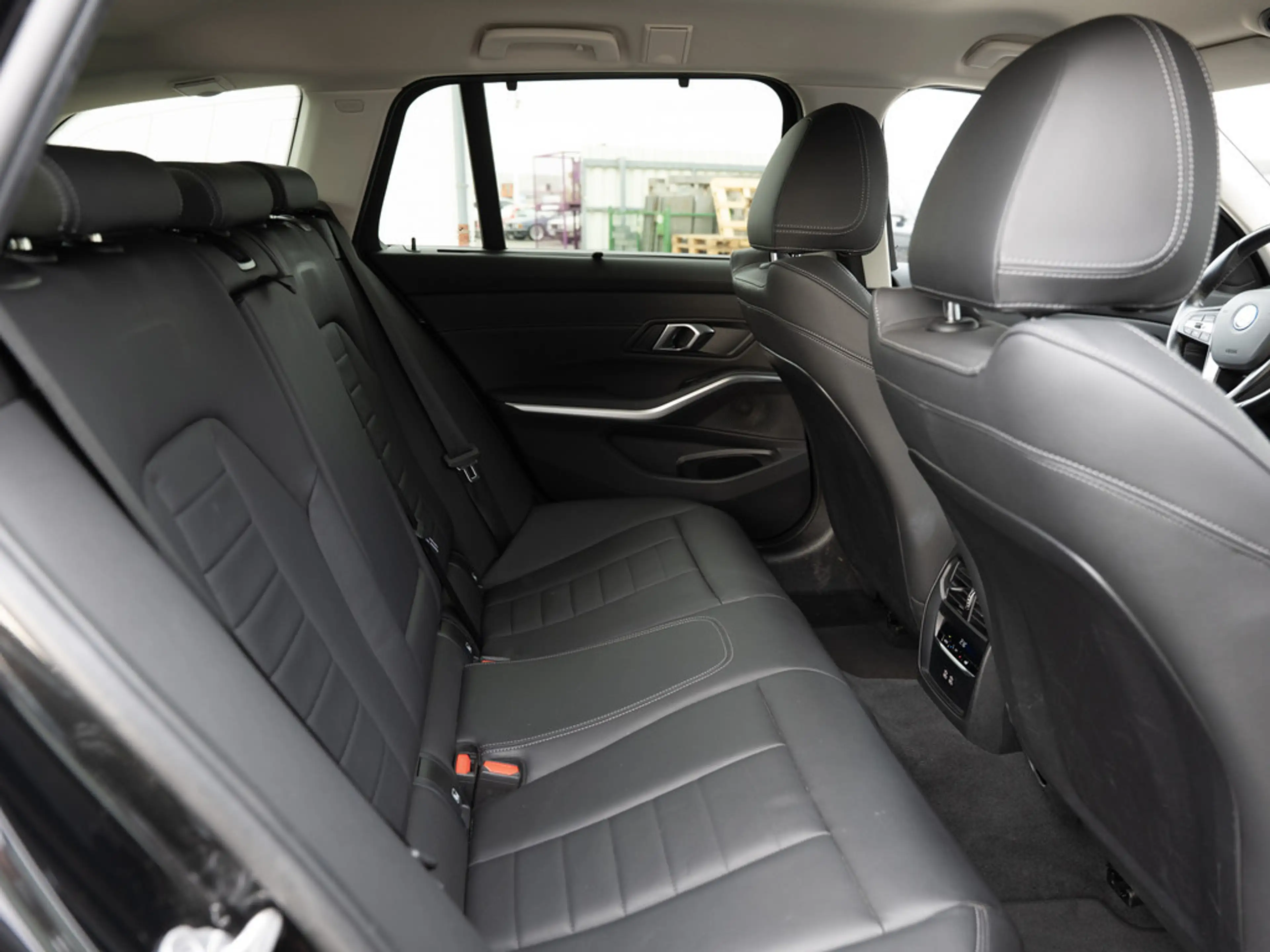 BMW 330 e Touring xDrive FACEL. AHK LED ACC NAVI — photo 11
