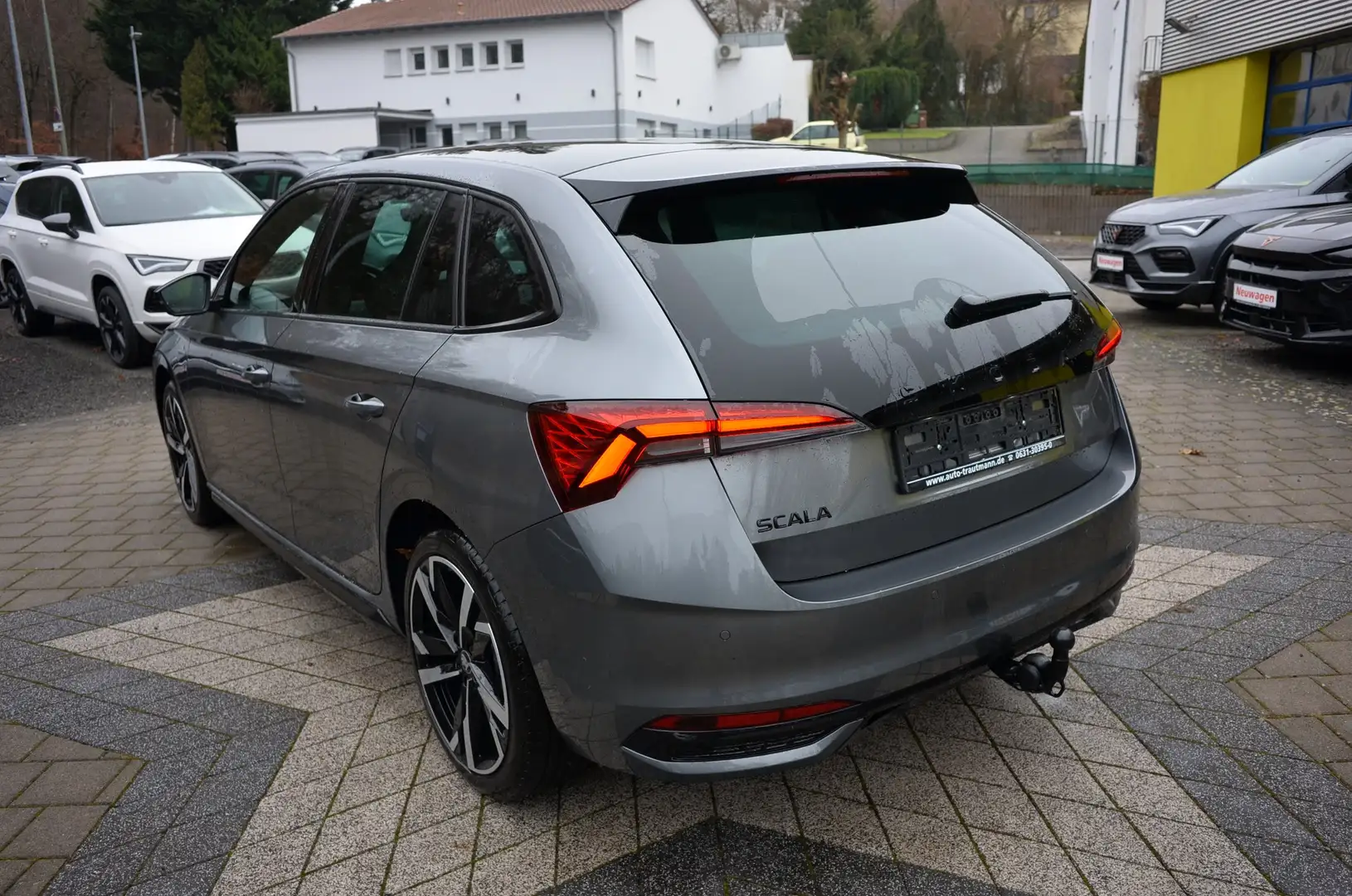 Skoda Scala 1.5 TSI DSG Monte Carlo 4JG+18"+AHK+MATRIX+CAM Grau - 2