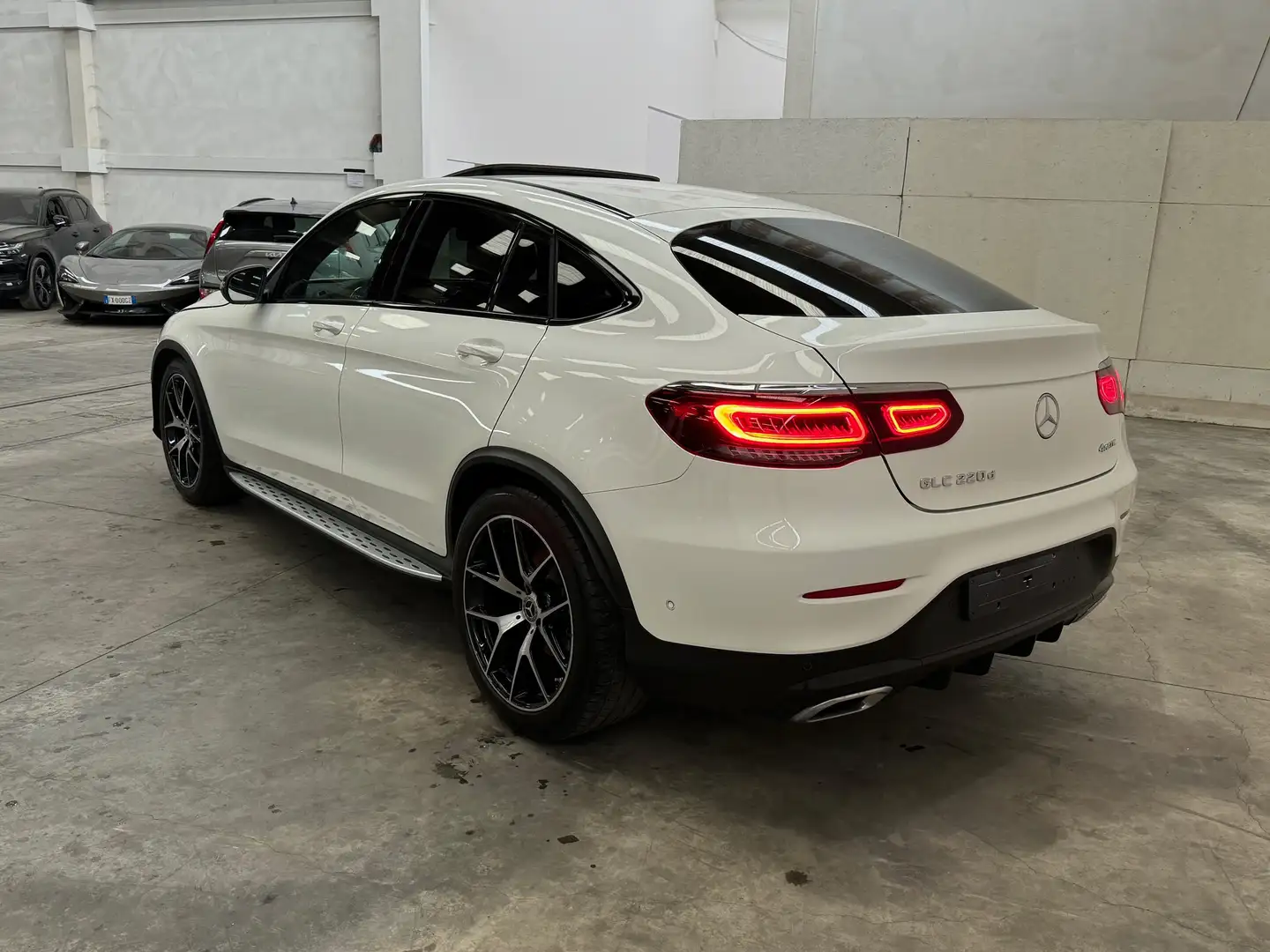 Mercedes-Benz GLC 220 d Coupe 4Matic AMG Line Plus *TETTO APR*AIRMATIC* Bianco - 2
