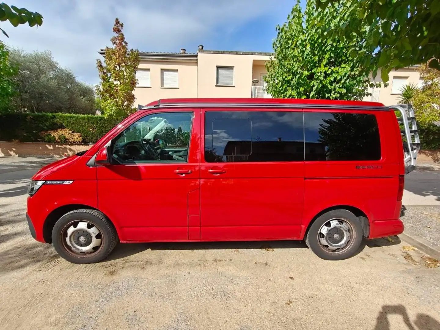 Volkswagen T6.1 California California Beach Automática Rojo - 1