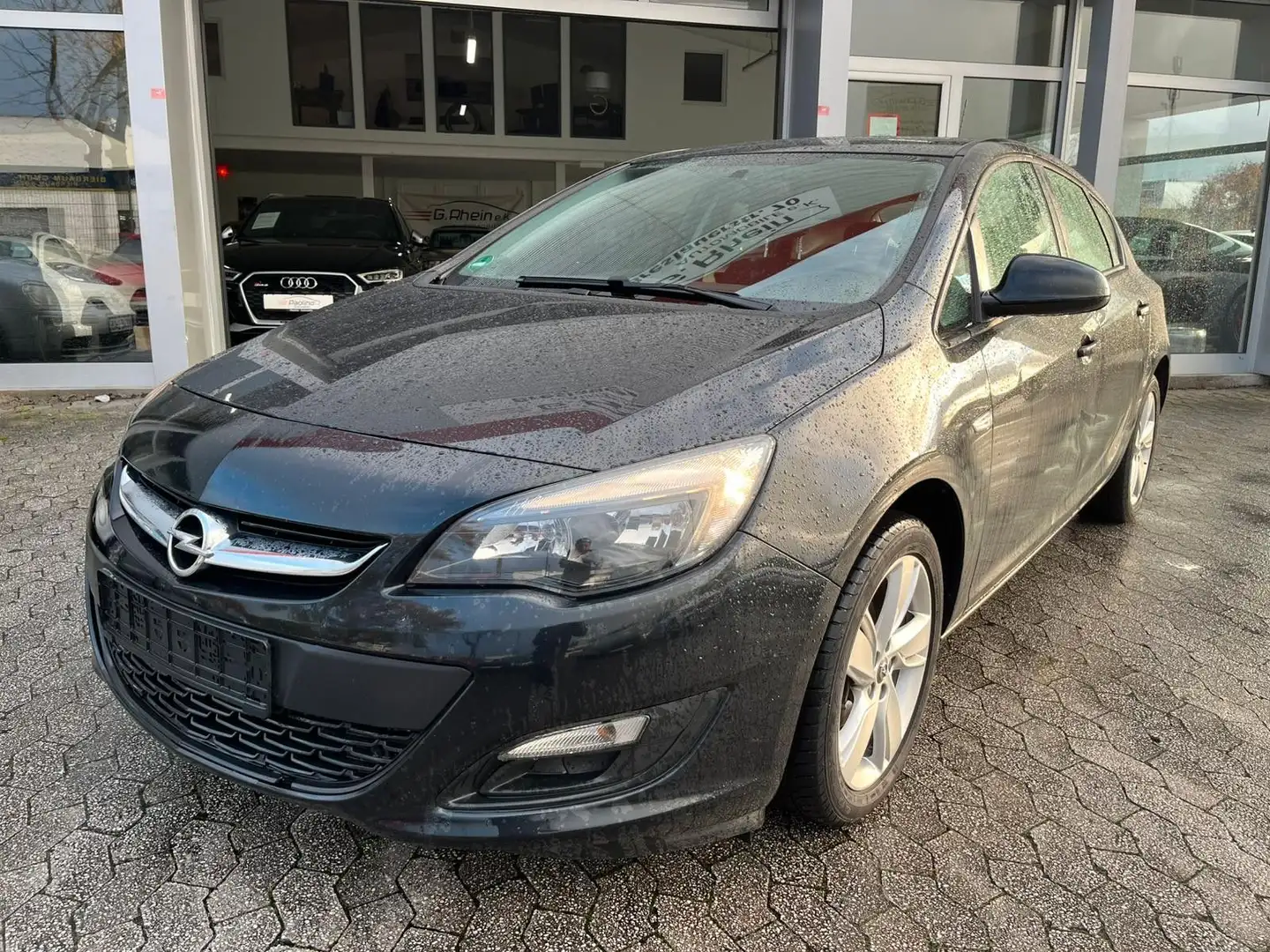 Opel Astra J Lim. 5-trg. Edition Schwarz - 1