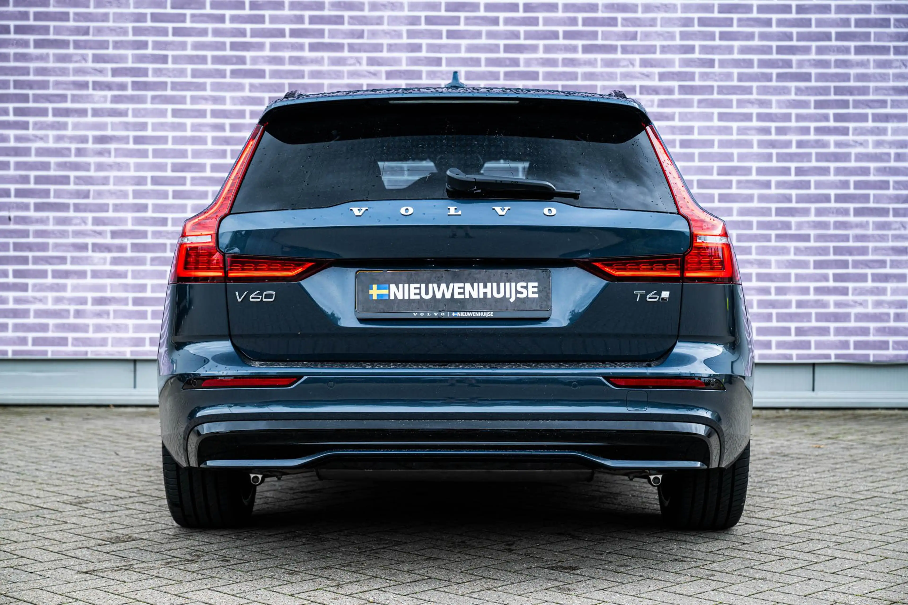 Volvo V60 2.0 T6 Plug-in hybrid AWD Ultra Dark | Schuif-/kan — photo 11