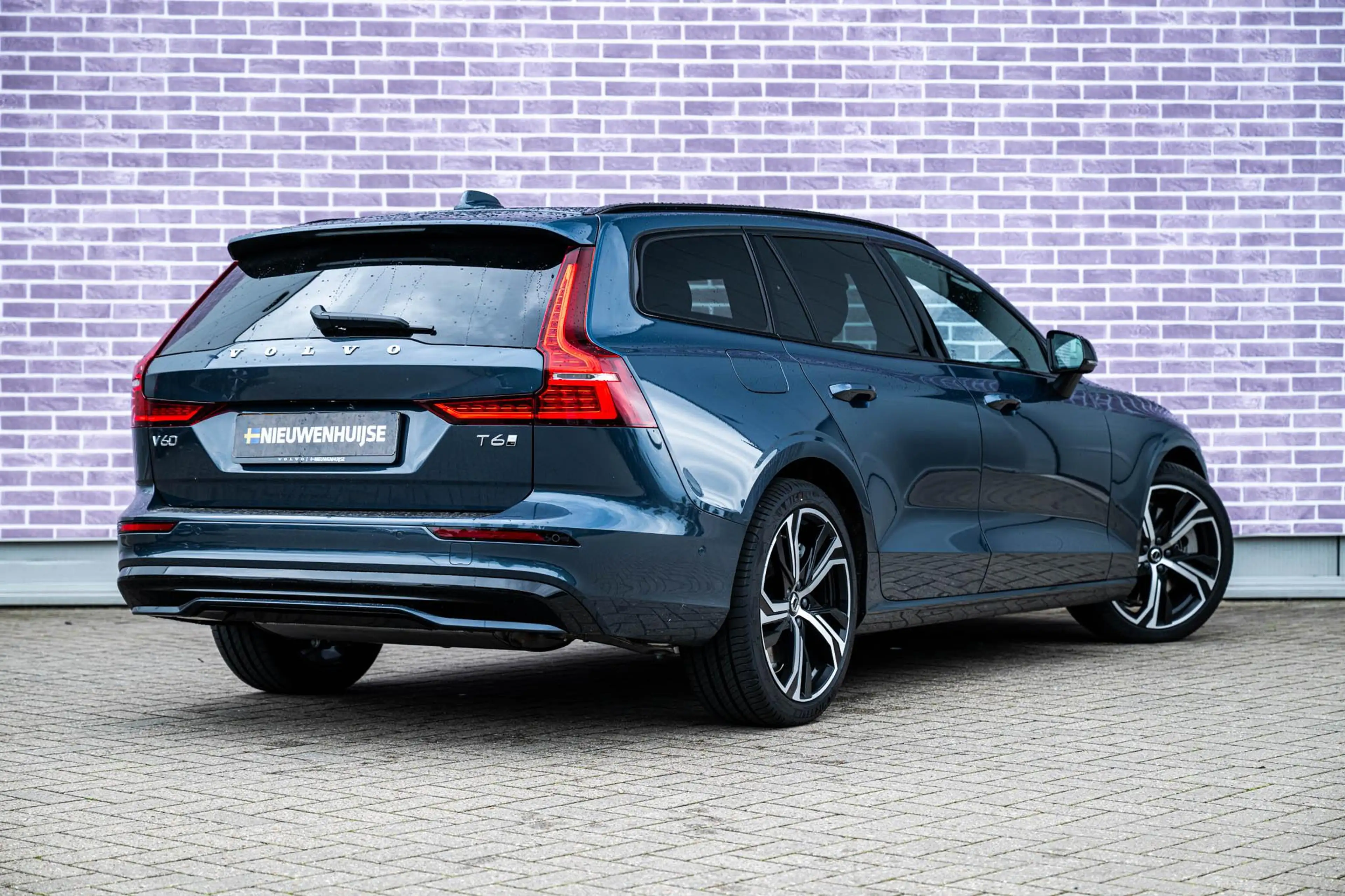Volvo V60 2.0 T6 Plug-in hybrid AWD Ultra Dark | Schuif-/kan — photo 3