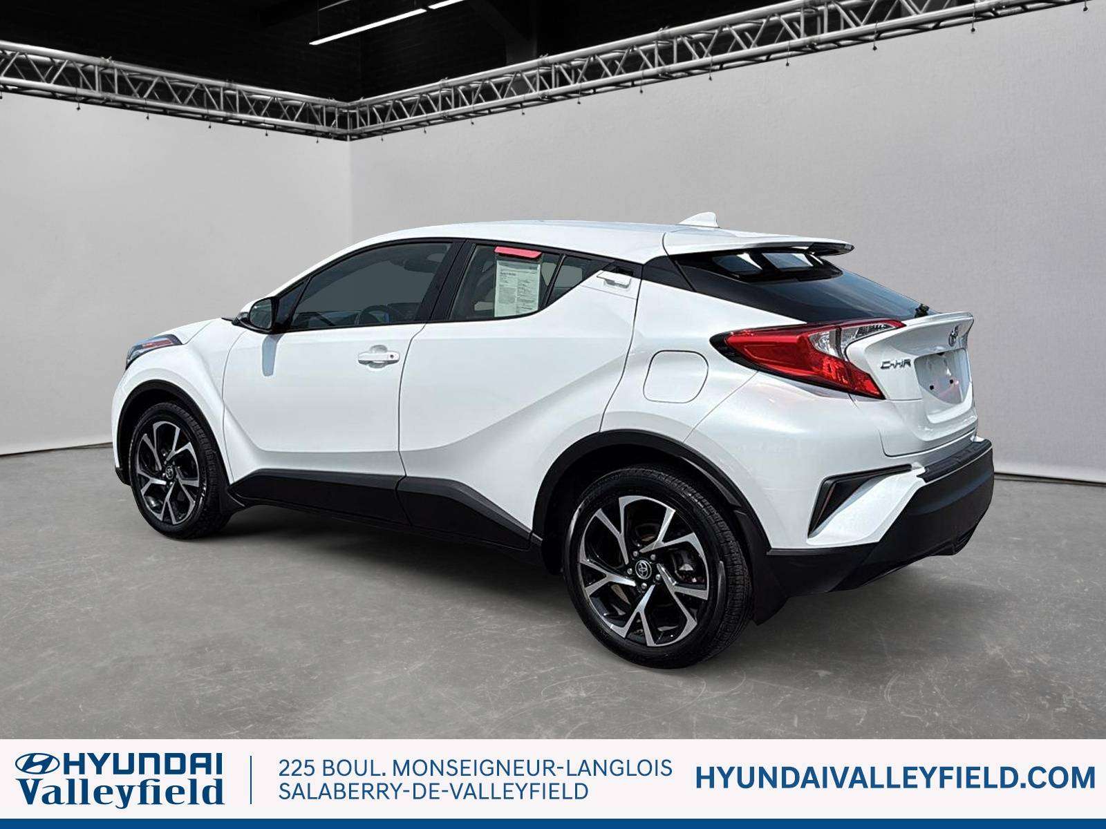 2022 Toyota C-HR XLE Premium — photo 1