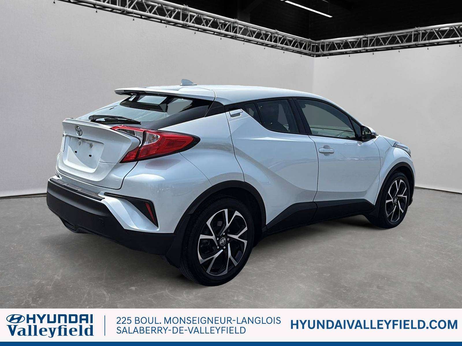2022 Toyota C-HR XLE Premium — photo 1
