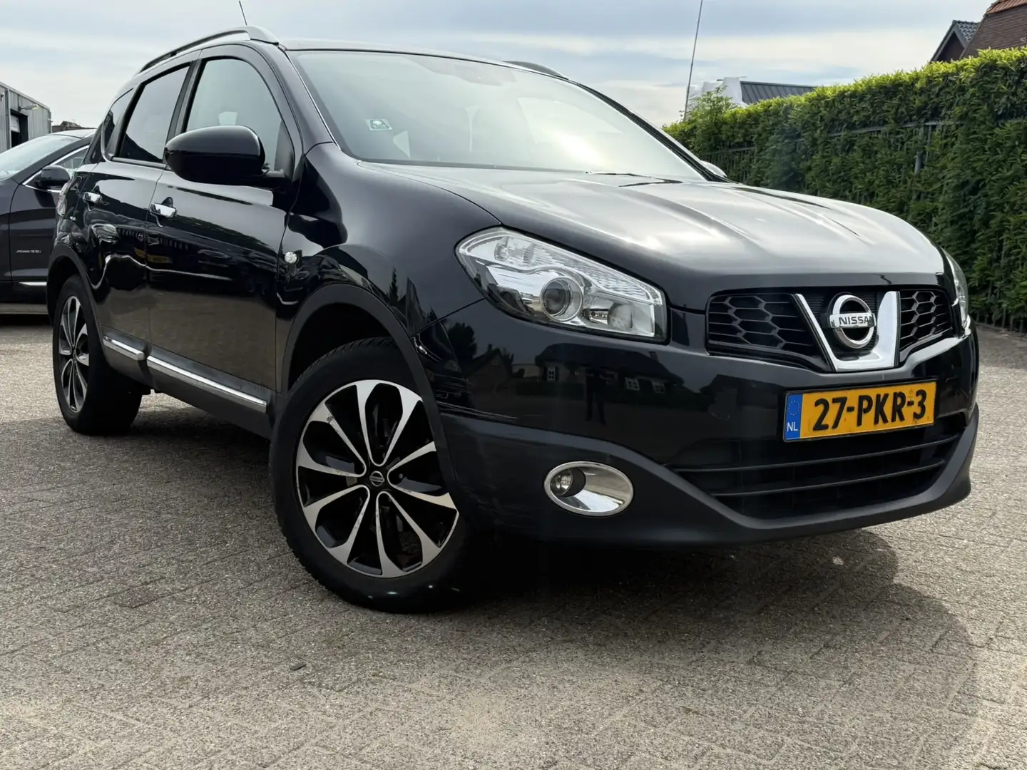 Nissan Qashqai 1.6 CONNECT EDITION NAVI/PANO/CAMERA/CLIMATE/TREKH Zwart - 2