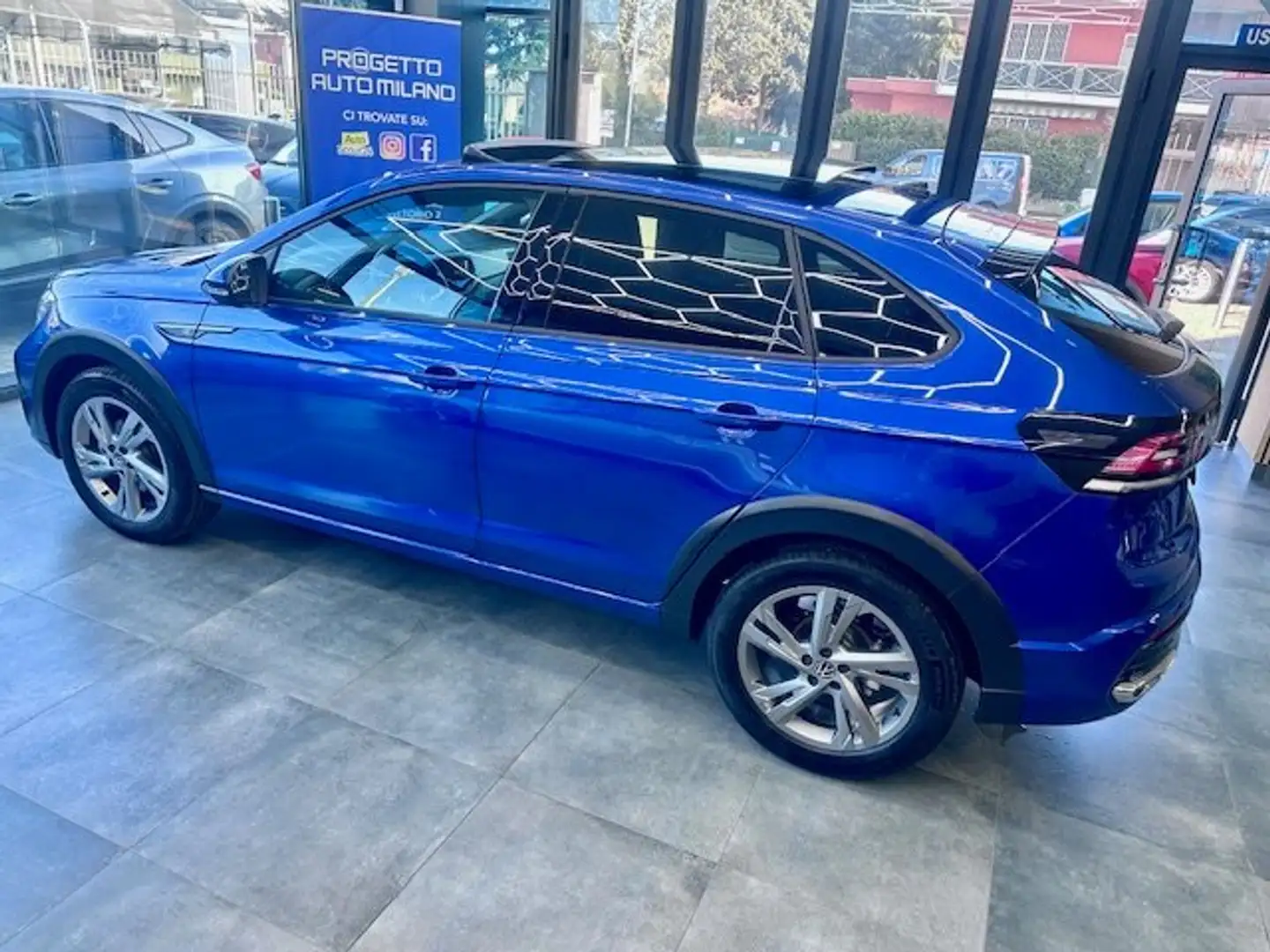 Volkswagen Taigo Taigo 1.0 tsi R-Line 110cv DSG Blu/Azzurro - 2