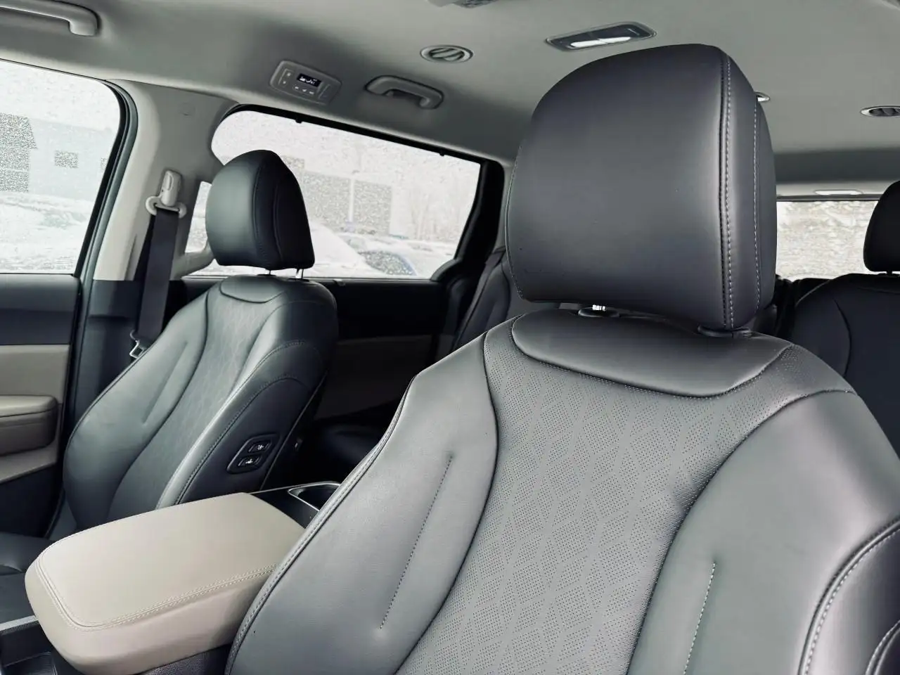 Kia Carnival снимка Kia Carnival