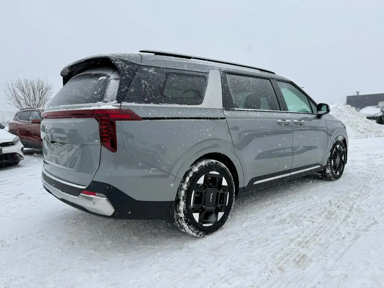 Kia Carnival снимка Kia Carnival