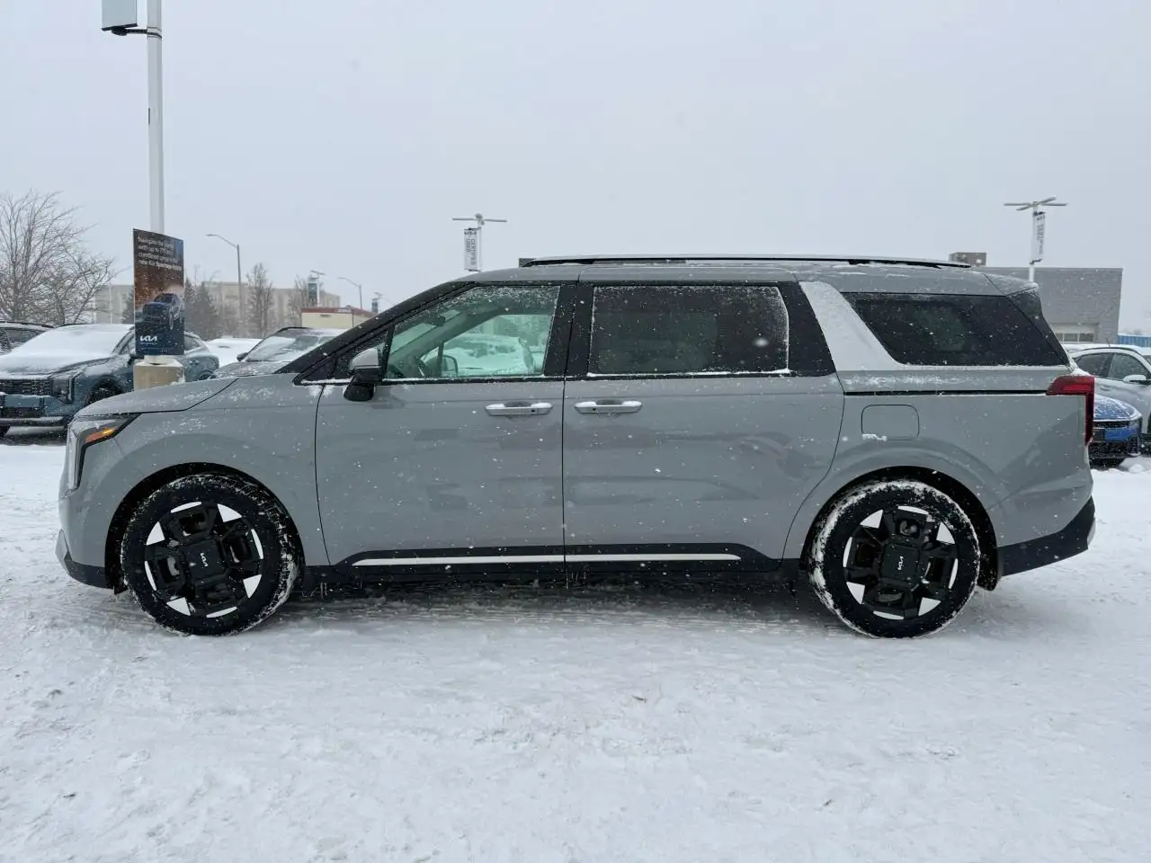 Kia Carnival снимка Kia Carnival