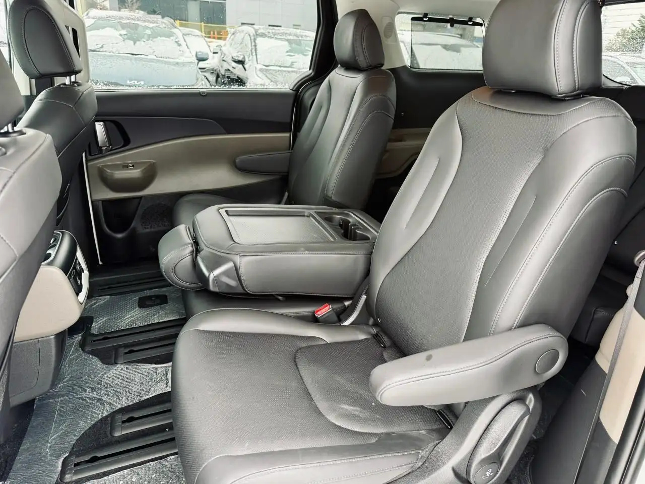 Kia Carnival снимка Kia Carnival