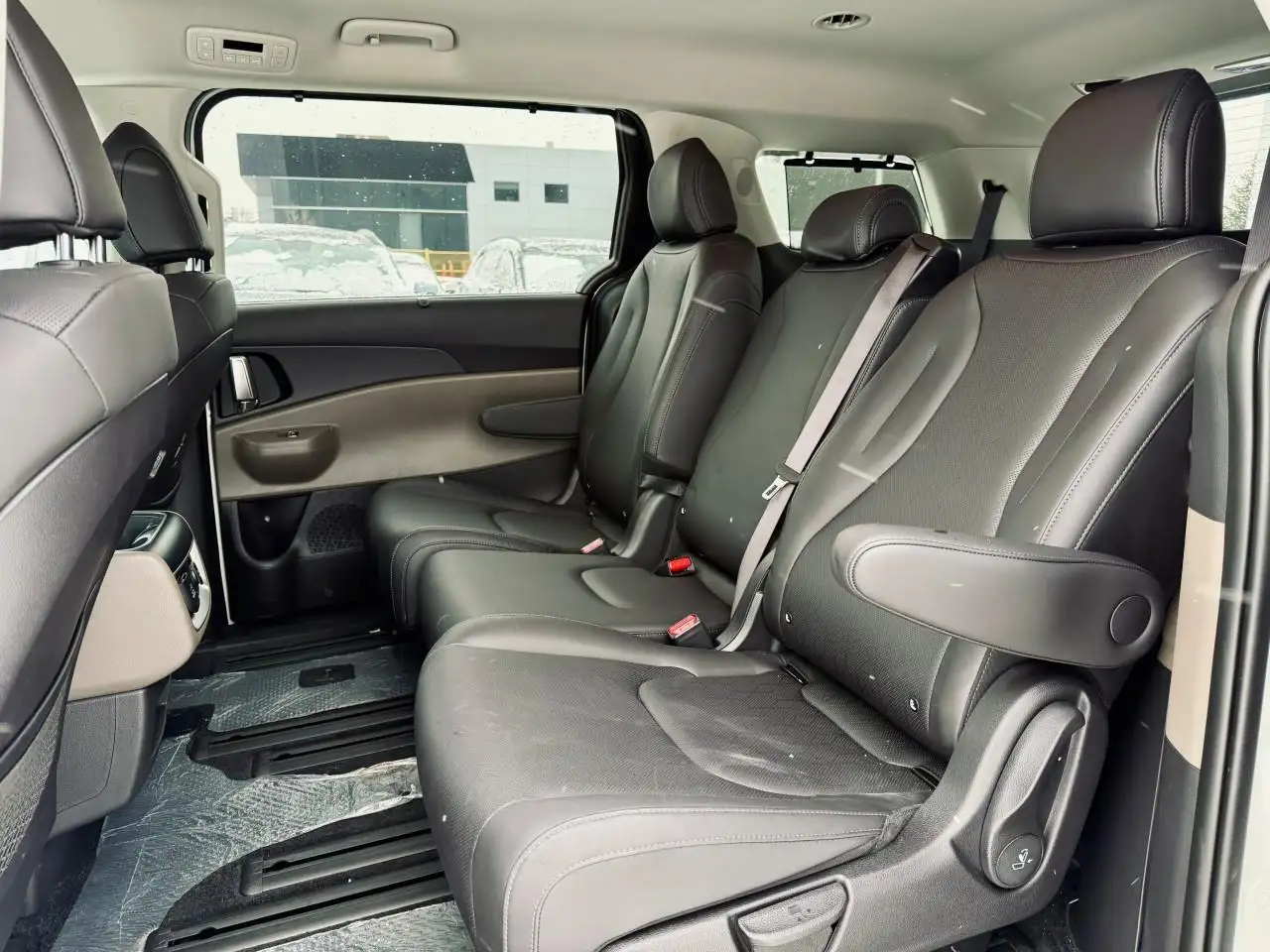 Kia Carnival снимка Kia Carnival