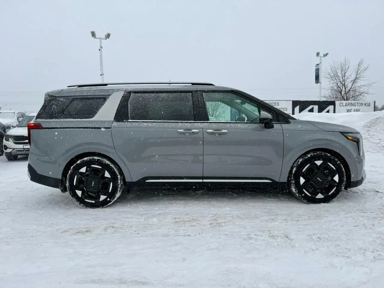 Kia Carnival снимка Kia Carnival