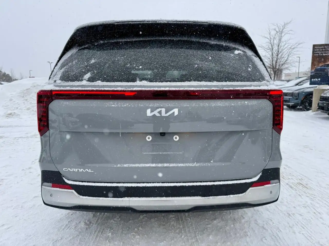Kia Carnival снимка Kia Carnival