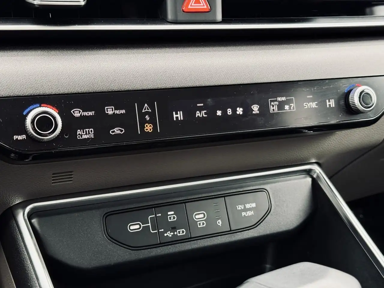 Kia Carnival снимка Kia Carnival