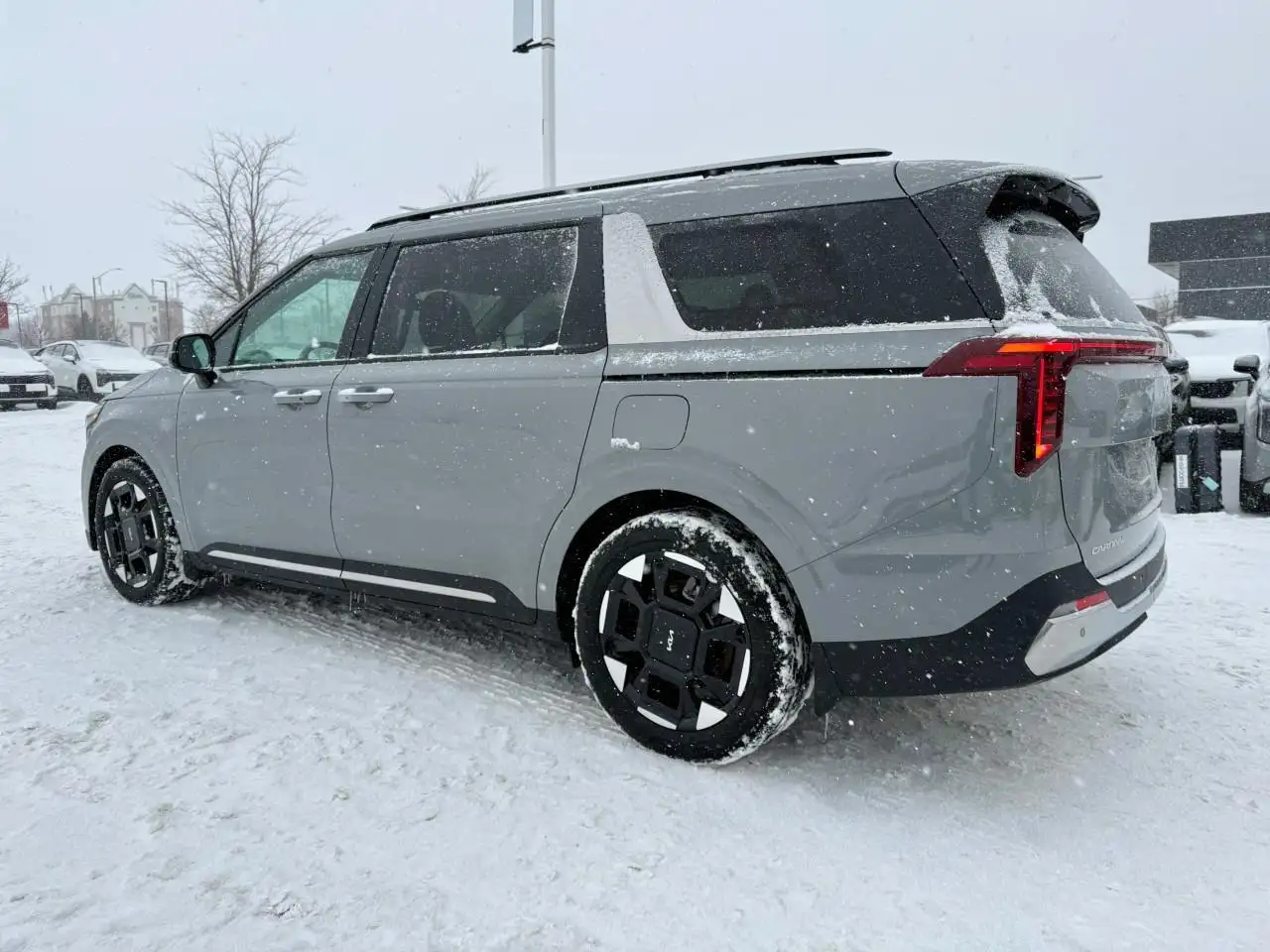 Kia Carnival снимка Kia Carnival