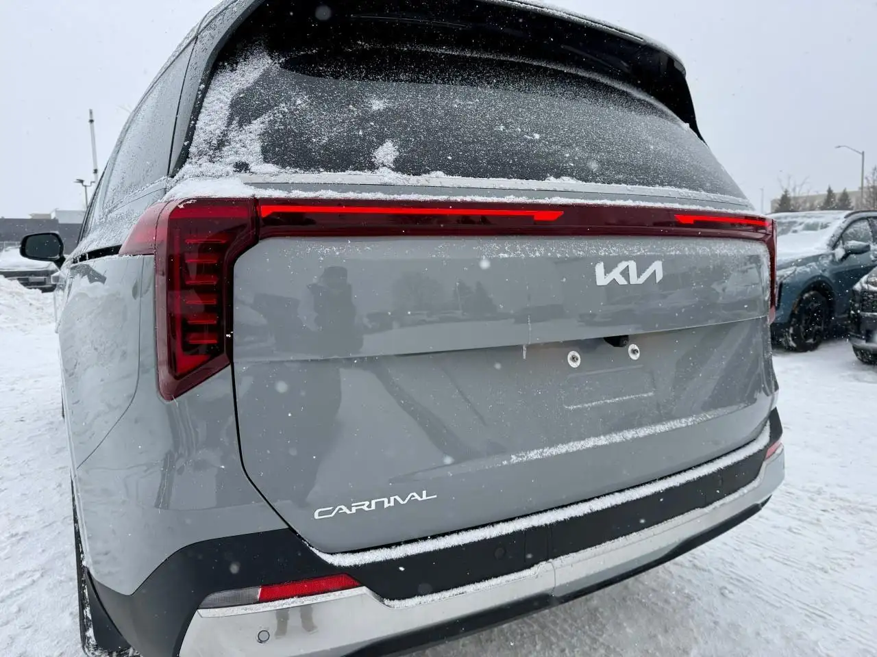 Kia Carnival снимка Kia Carnival