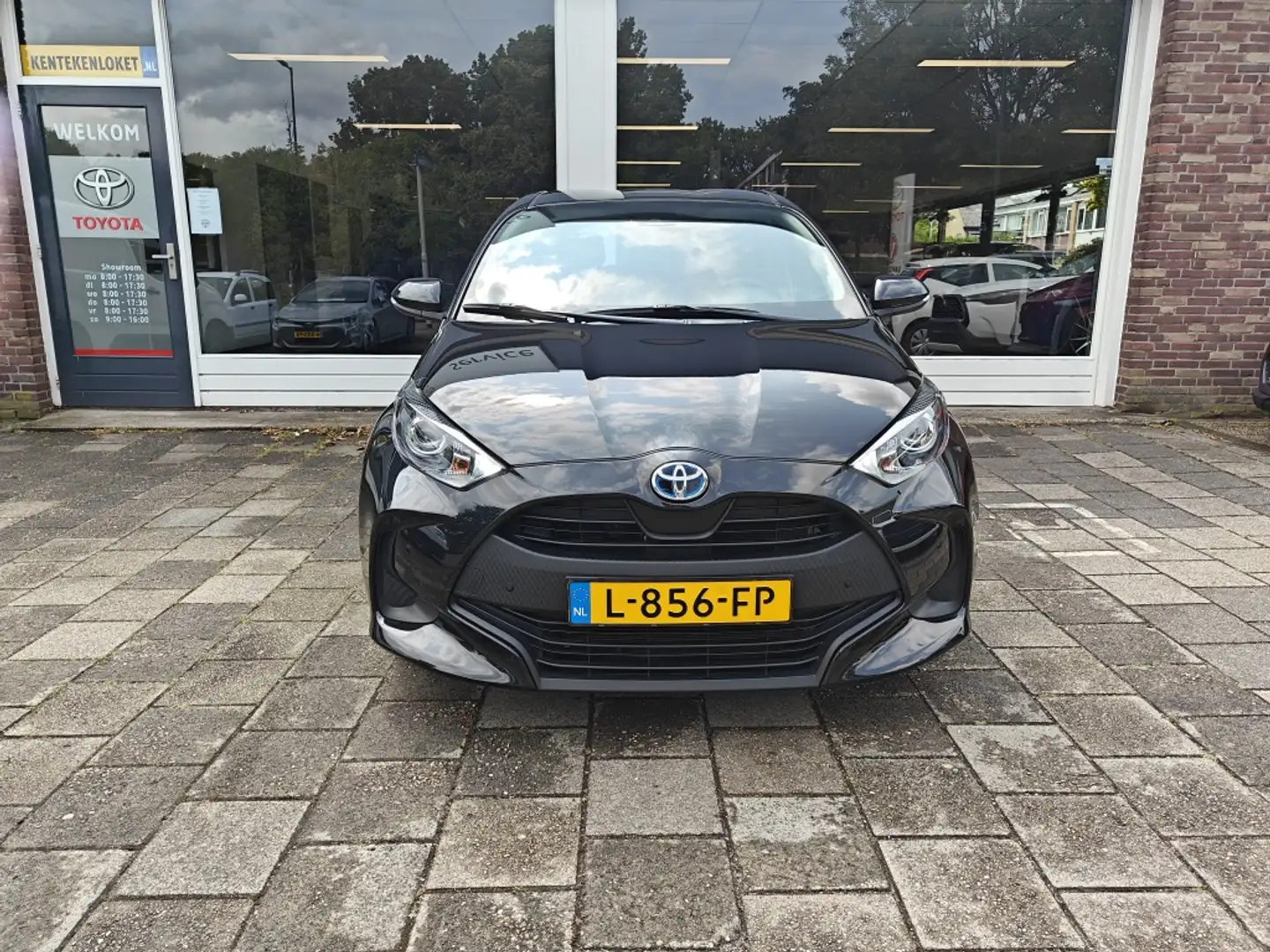 Toyota Yaris 1.5 Hyb. Active Negro - 2