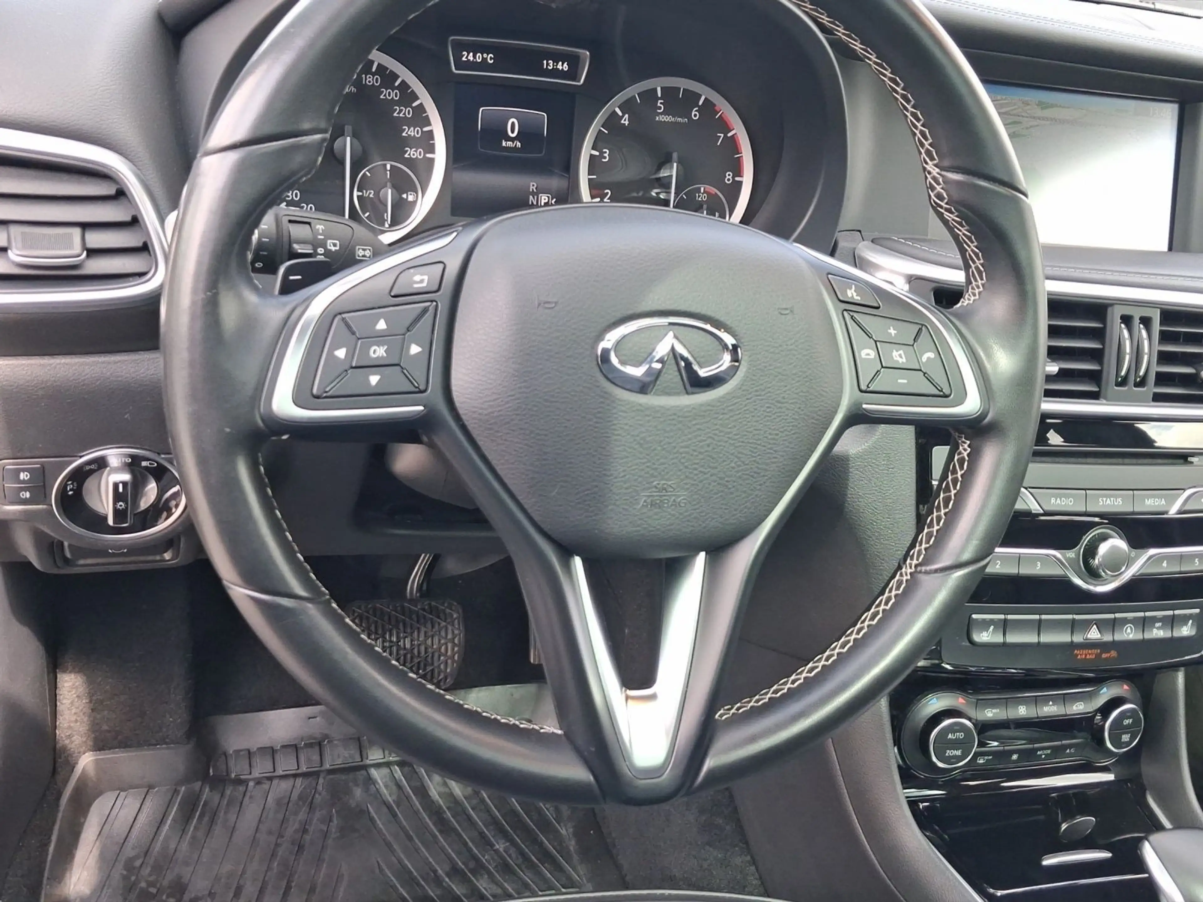Infiniti QX30 2.0t AWD LUXE TECH LEDER LM18 KAMERA — photo 9