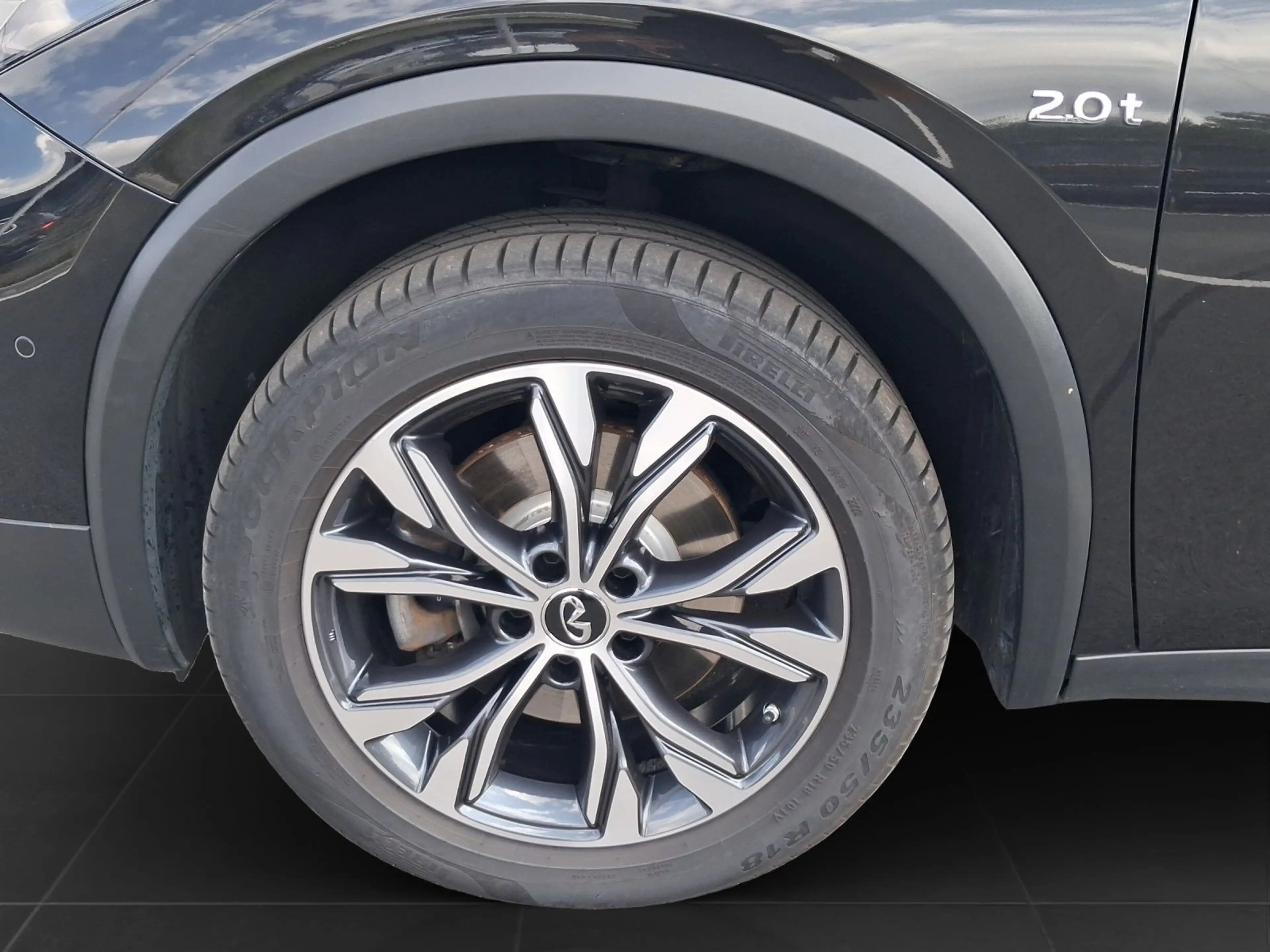 Infiniti QX30 2.0t AWD LUXE TECH LEDER LM18 KAMERA — photo 7