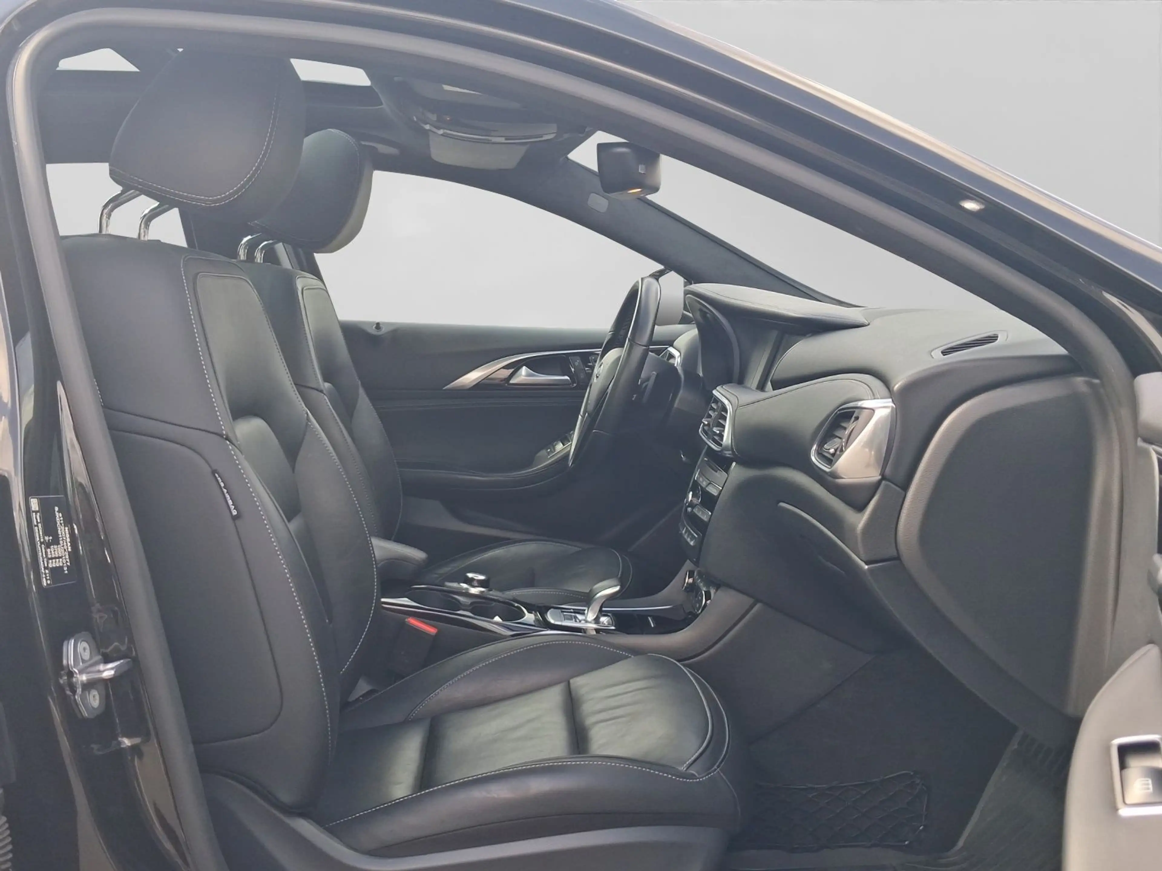 Infiniti QX30 2.0t AWD LUXE TECH LEDER LM18 KAMERA — photo 4