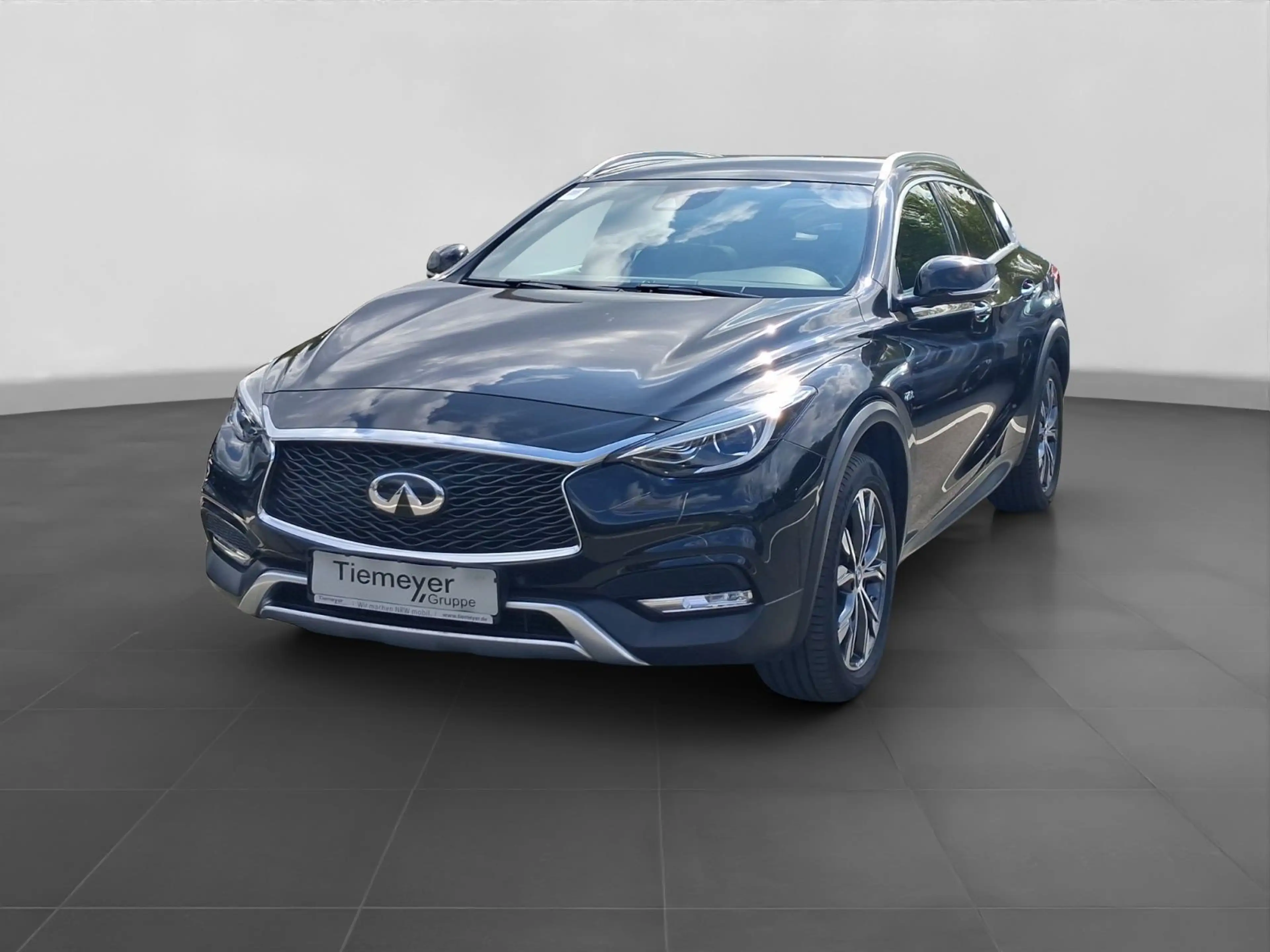 Infiniti QX30 2.0t AWD LUXE TECH LEDER LM18 KAMERA — photo 2