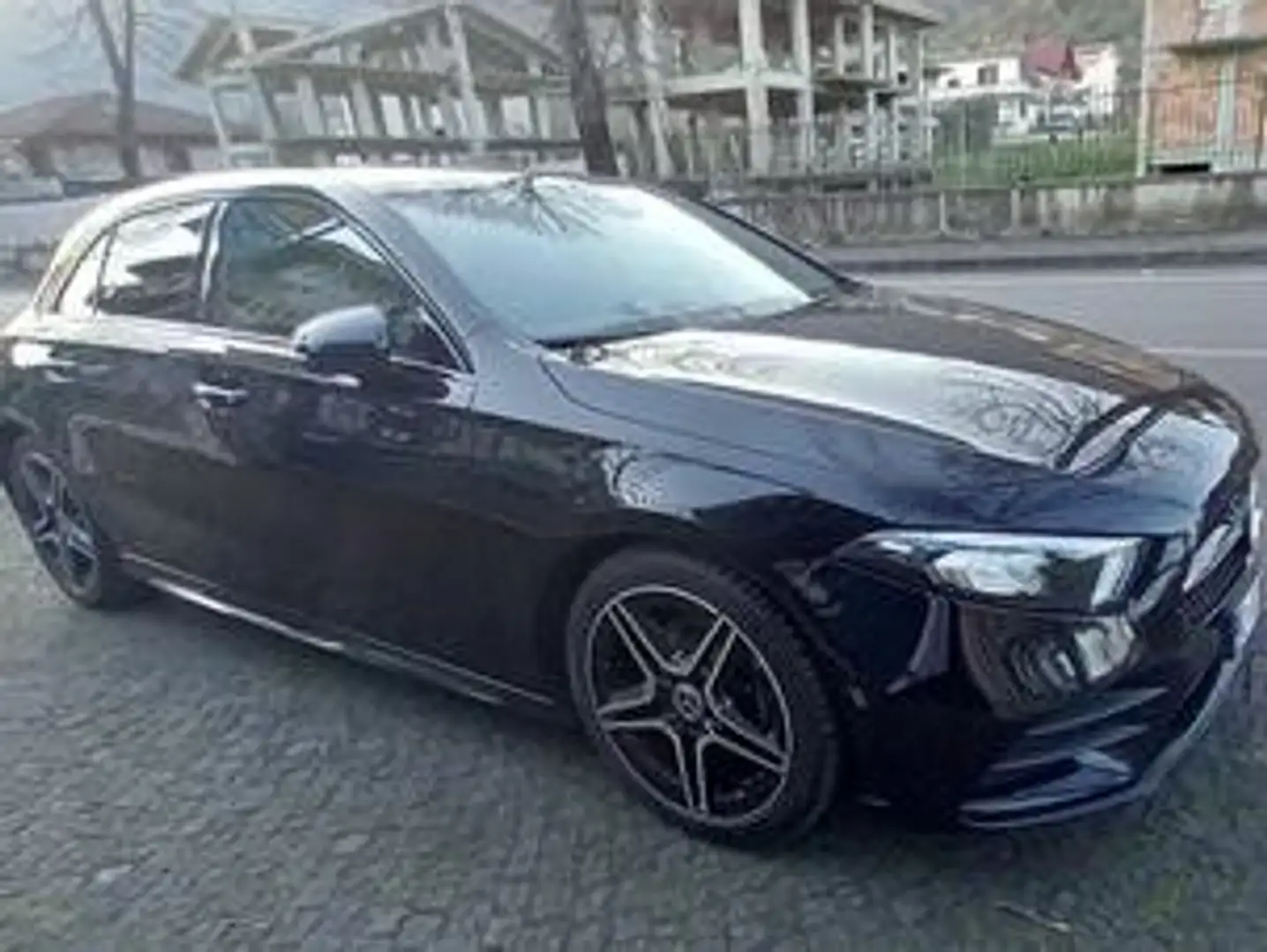Mercedes-Benz A 180 d Premium automatic LINE AMG Schwarz - 2