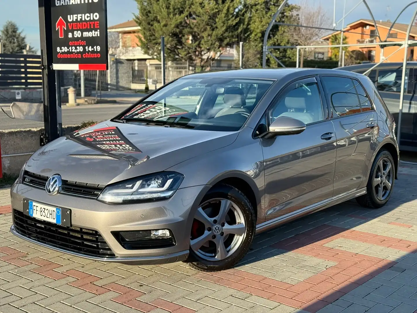 Volkswagen Golf Golf 1.6 TDI 110 CV DSG R-LINE Grau - 2