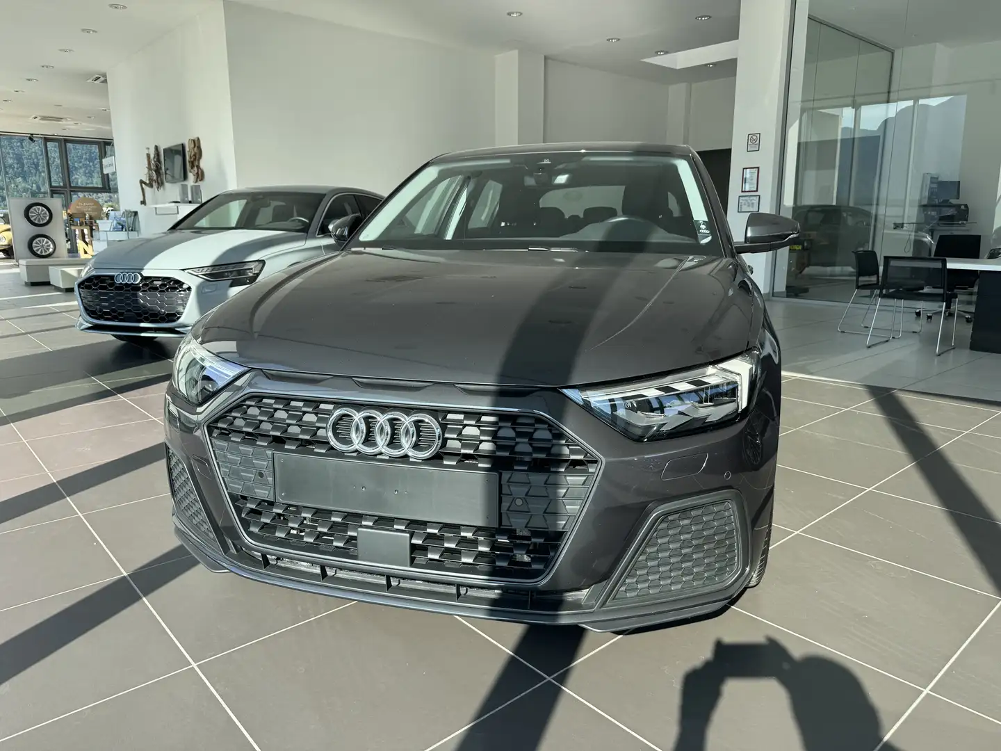 Audi A1 Sportback 30 1.0 tfsi Business 116cv s-tronic Grijs - 1