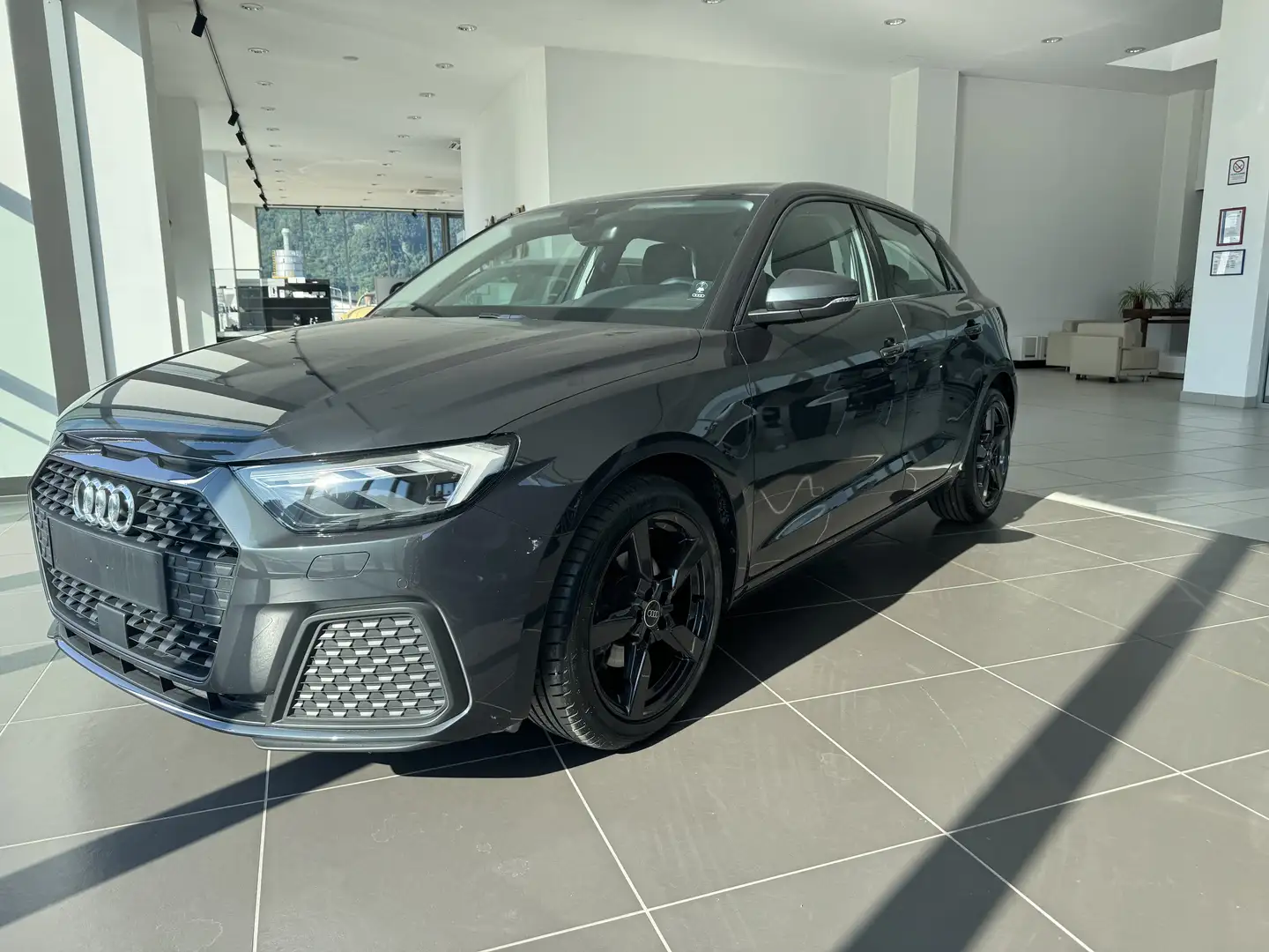 Audi A1 Sportback 30 1.0 tfsi Business 116cv s-tronic Grijs - 2
