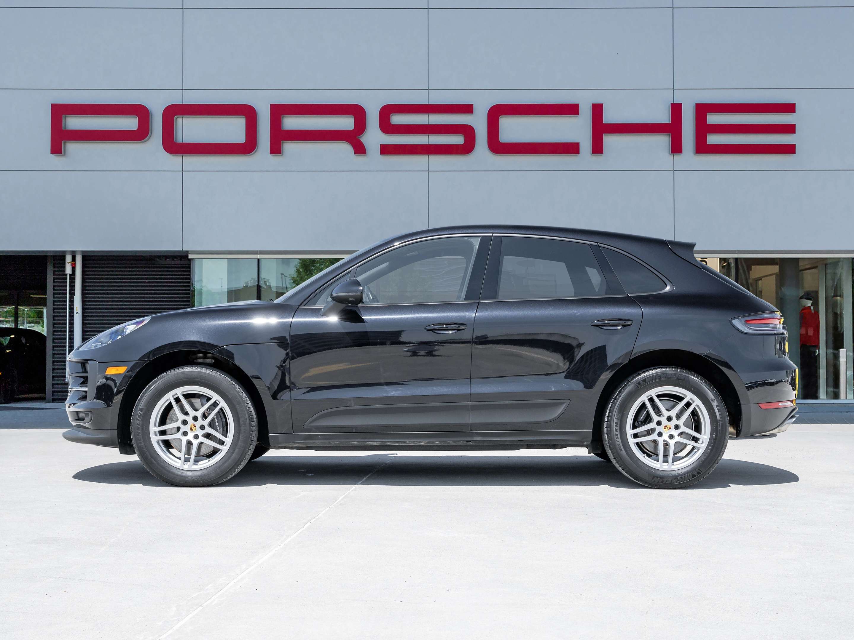 2021 Porsche Macan | Warranty Until May 2027 alt 2
