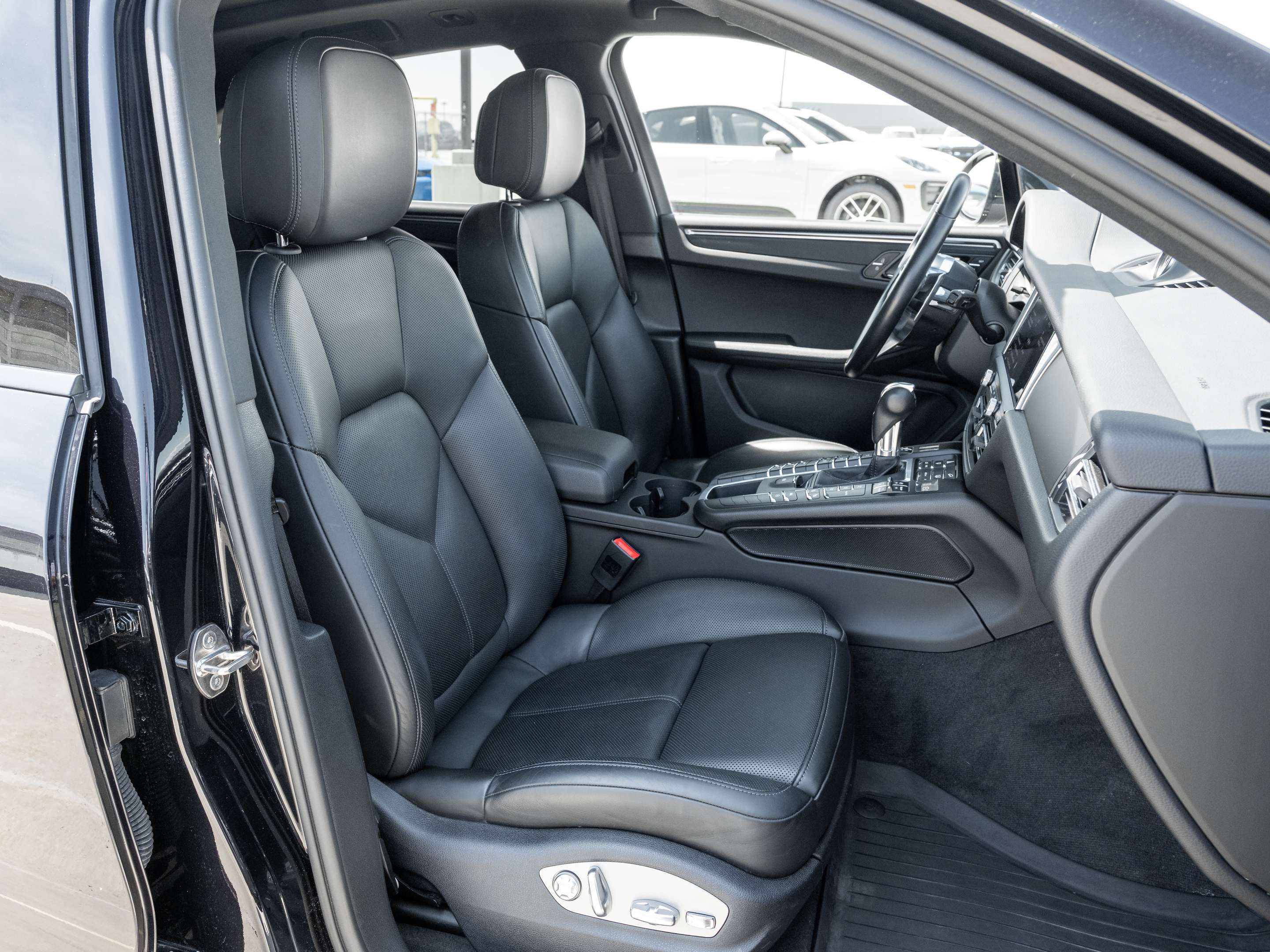 2021 Porsche Macan | Warranty Until May 2027 alt 5